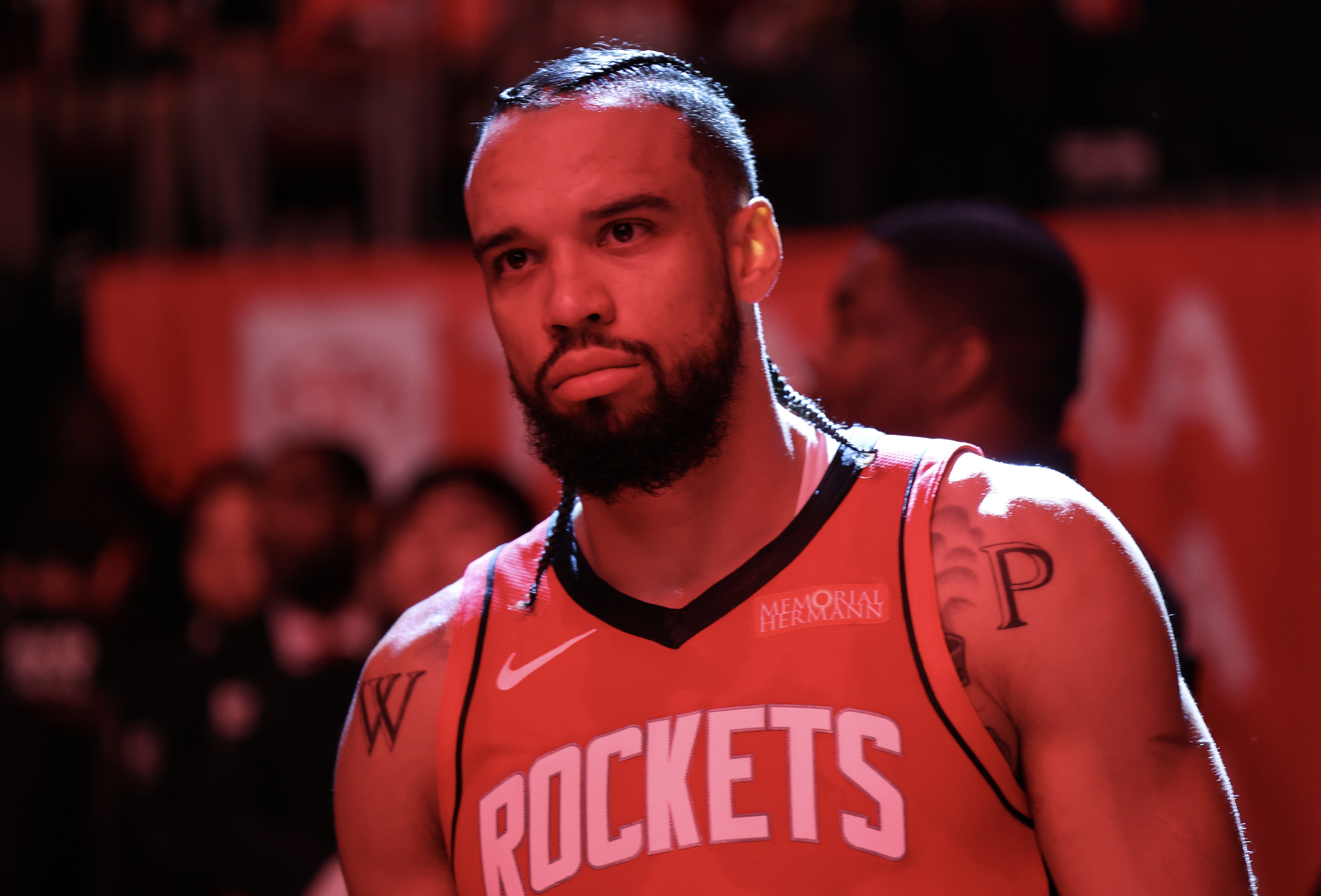 烏度卡:隊(duì)員們半場(chǎng)時(shí)都開玩笑 感謝狄龍被驅(qū)逐點(diǎn)燃了大家的斗志