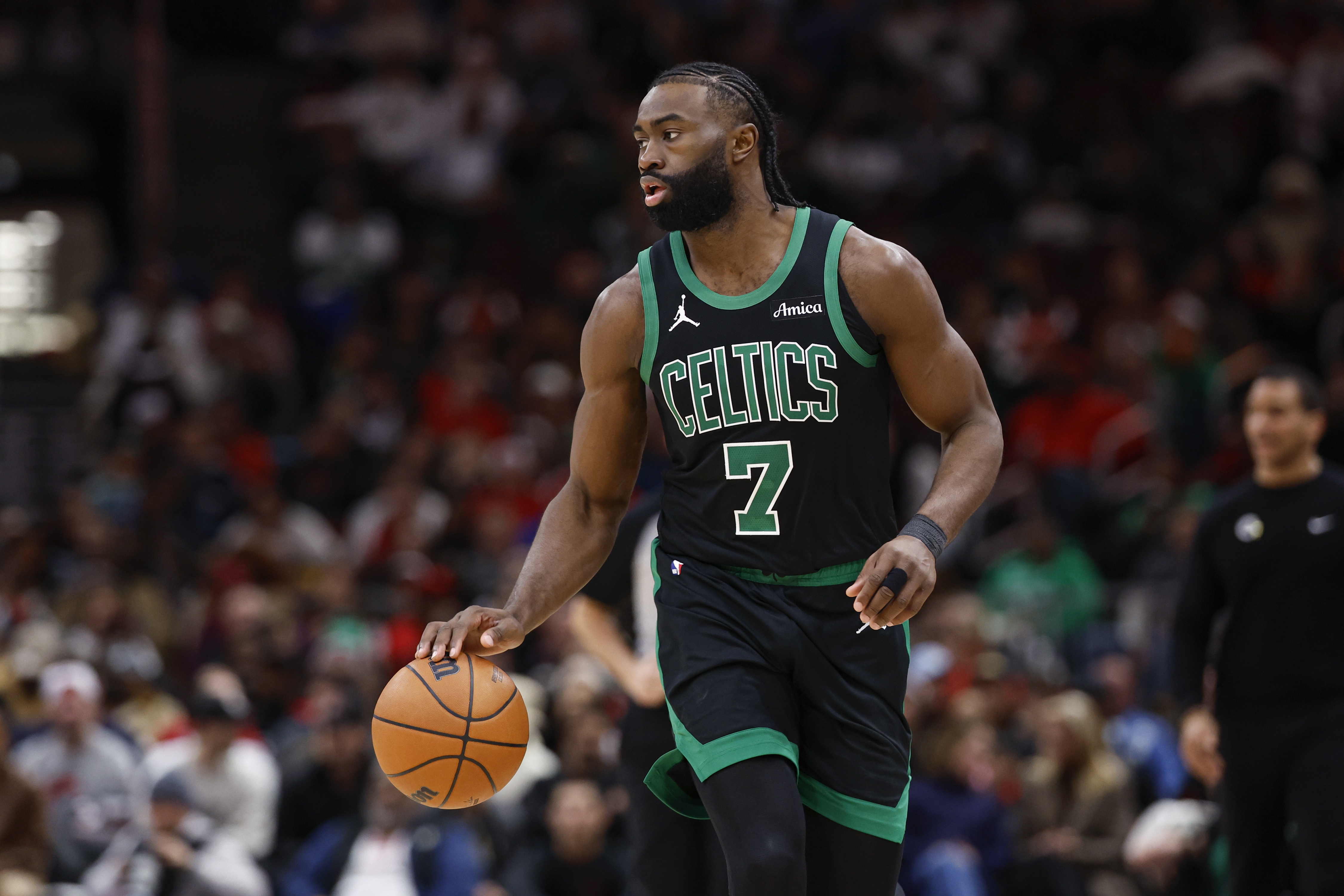 略鐵!杰倫-布朗上半場12投4中&三分3中0 得到11分2板3助