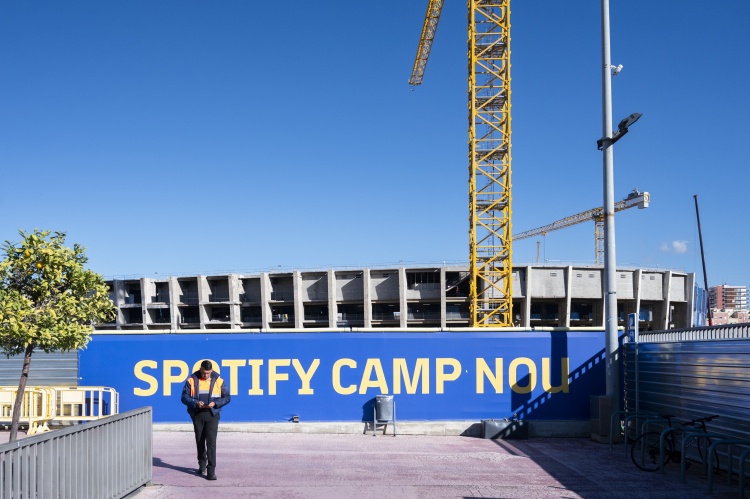 世體：巴薩隊醫米尼亞羅在午休后突然去世，球員們感到震驚和難過