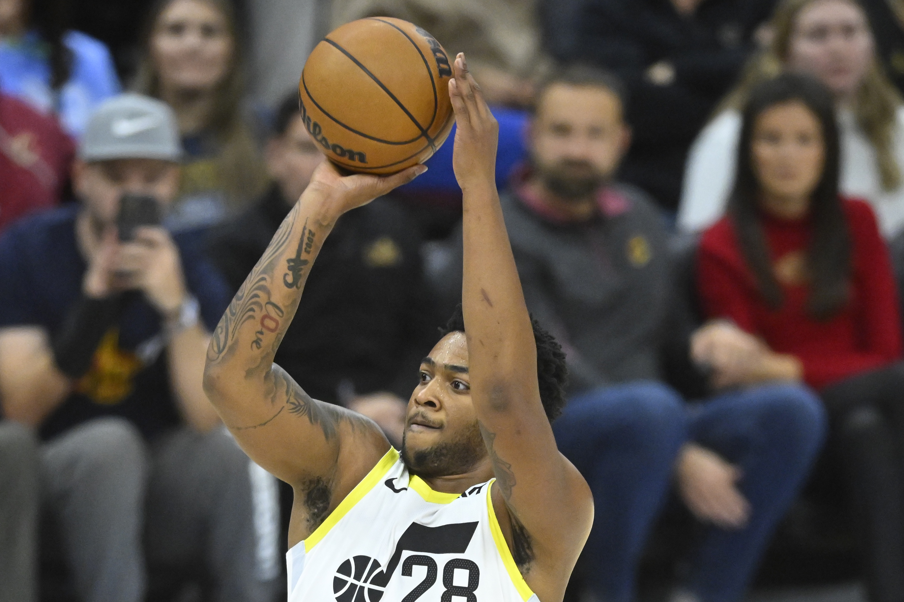 末節(jié)轟17分難救主!森薩博11中8&三分7中5砍下22分4板5助