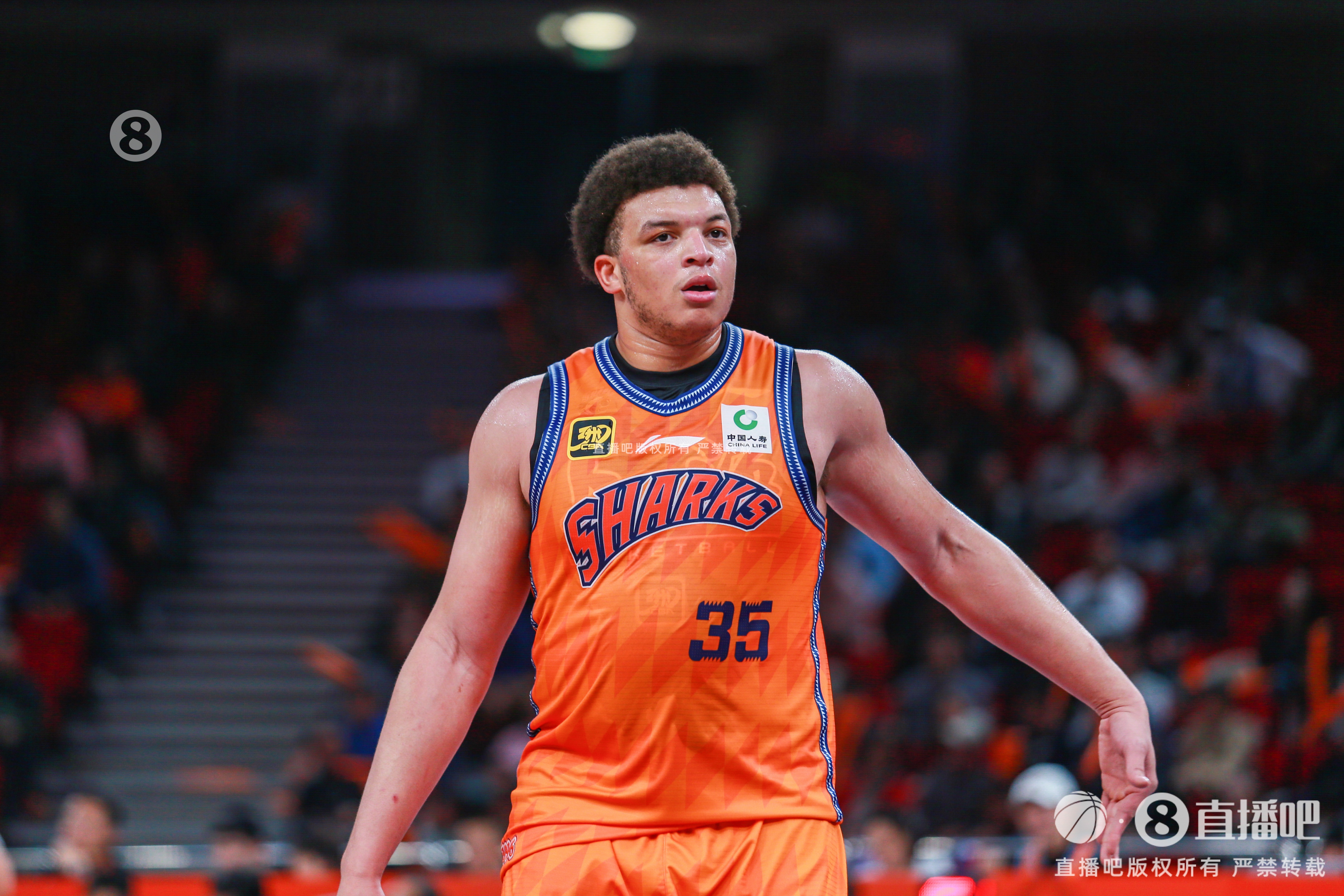 殺內線無解！洛夫頓半場15中10轟下22分9籃板3助攻 次節無失誤