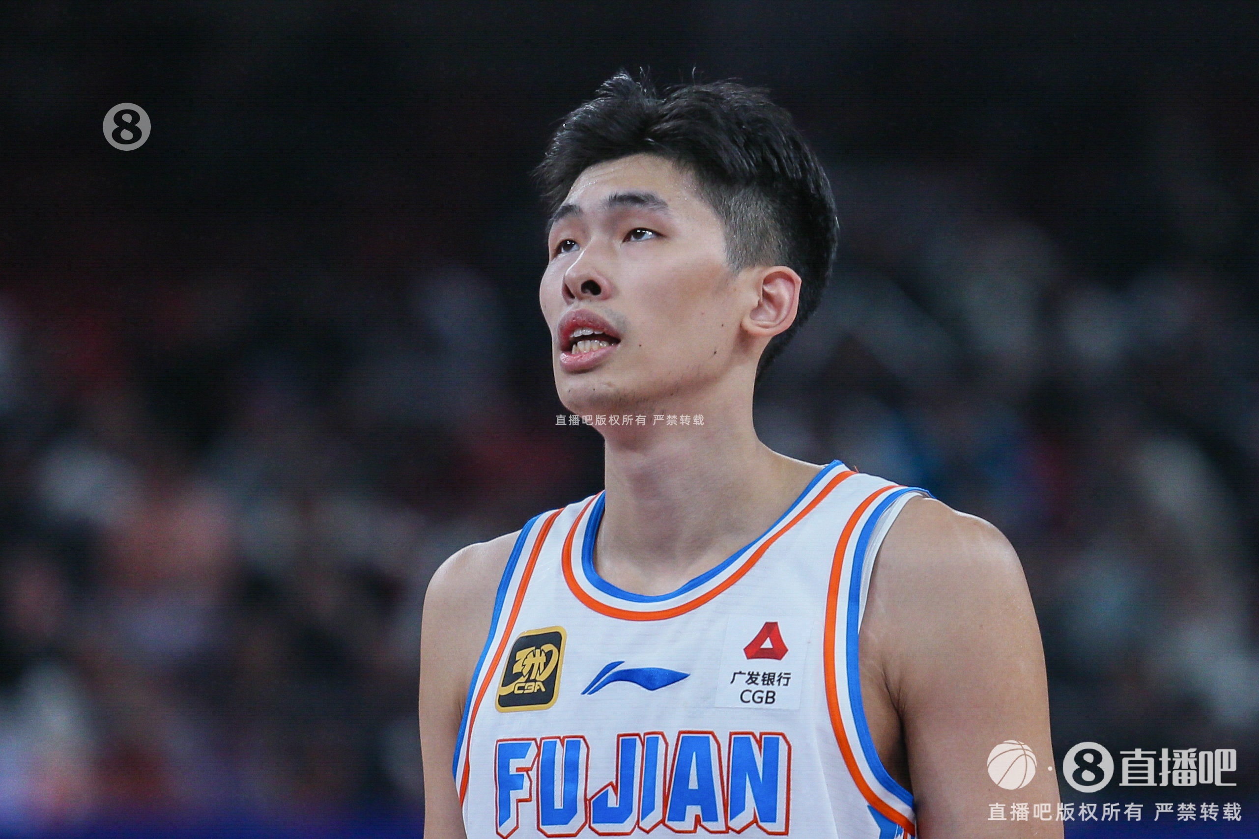 厲害！鄒陽出戰42分鐘 13投6中攬下17分19板3斷3帽