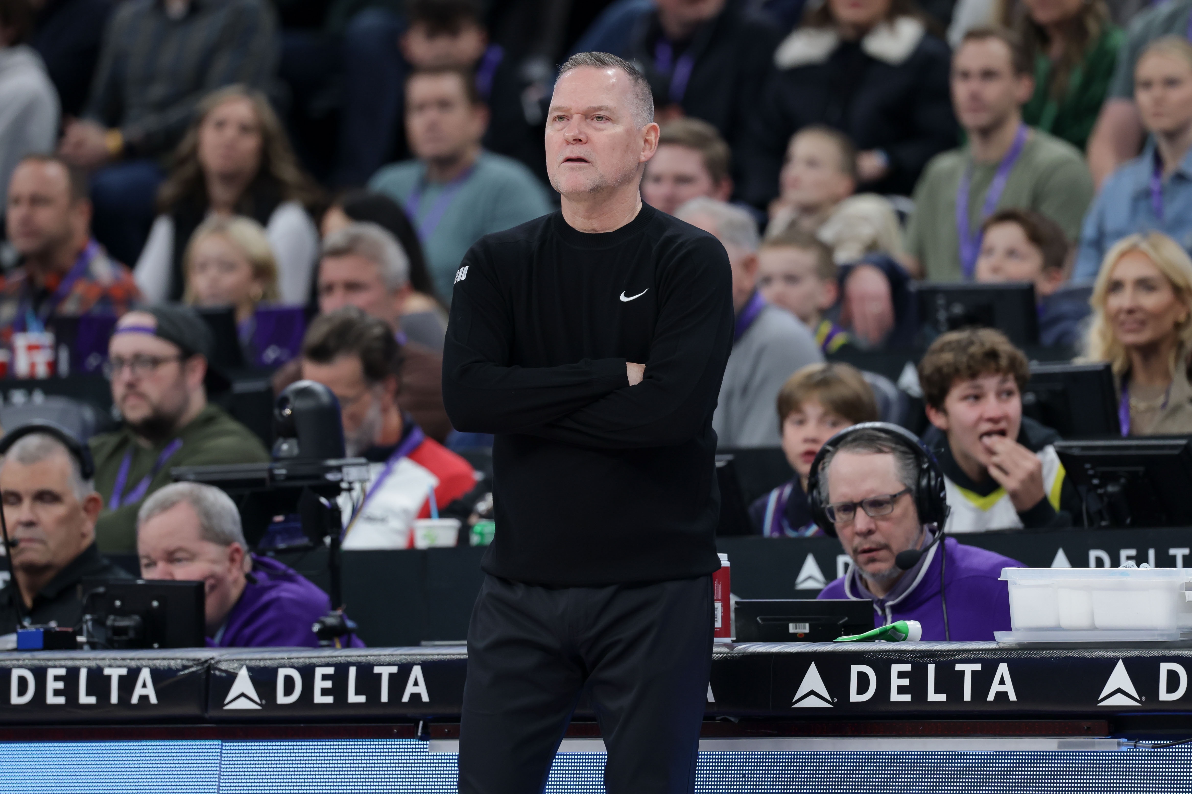 球隊(duì)有多相信他們能打出好防守？馬龍：好問(wèn)題 你得去問(wèn)那些家伙