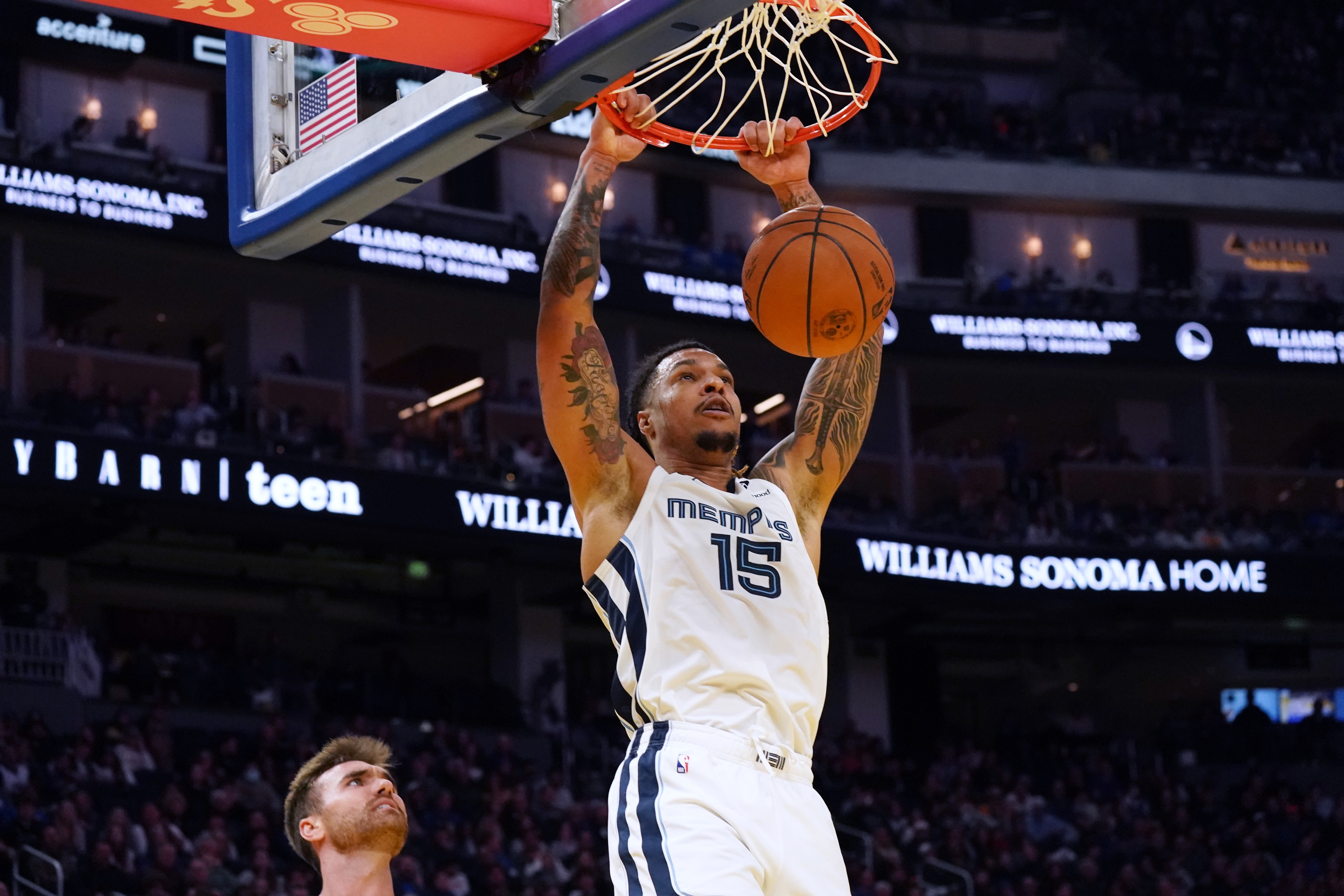 灰熊官方:布蘭登-克拉克遭遇右膝后十字韌帶嚴重扭傷 賽季報銷