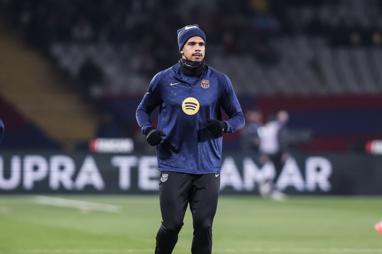 世體：阿勞霍去年和費(fèi)蘭-托雷斯一起，去瓦倫西亞幫助洪災(zāi)受害者