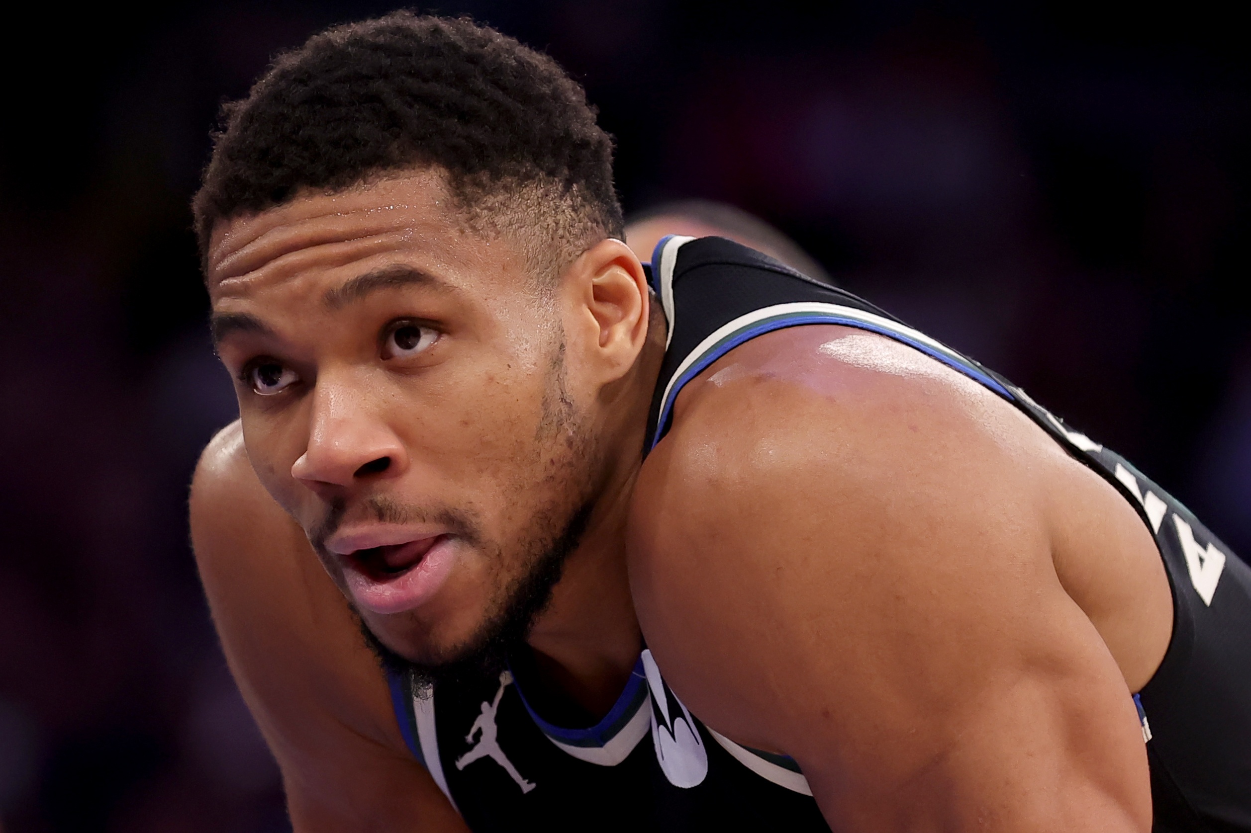 扛起球隊!字母哥半場13中8拿到18分5板2助2斷