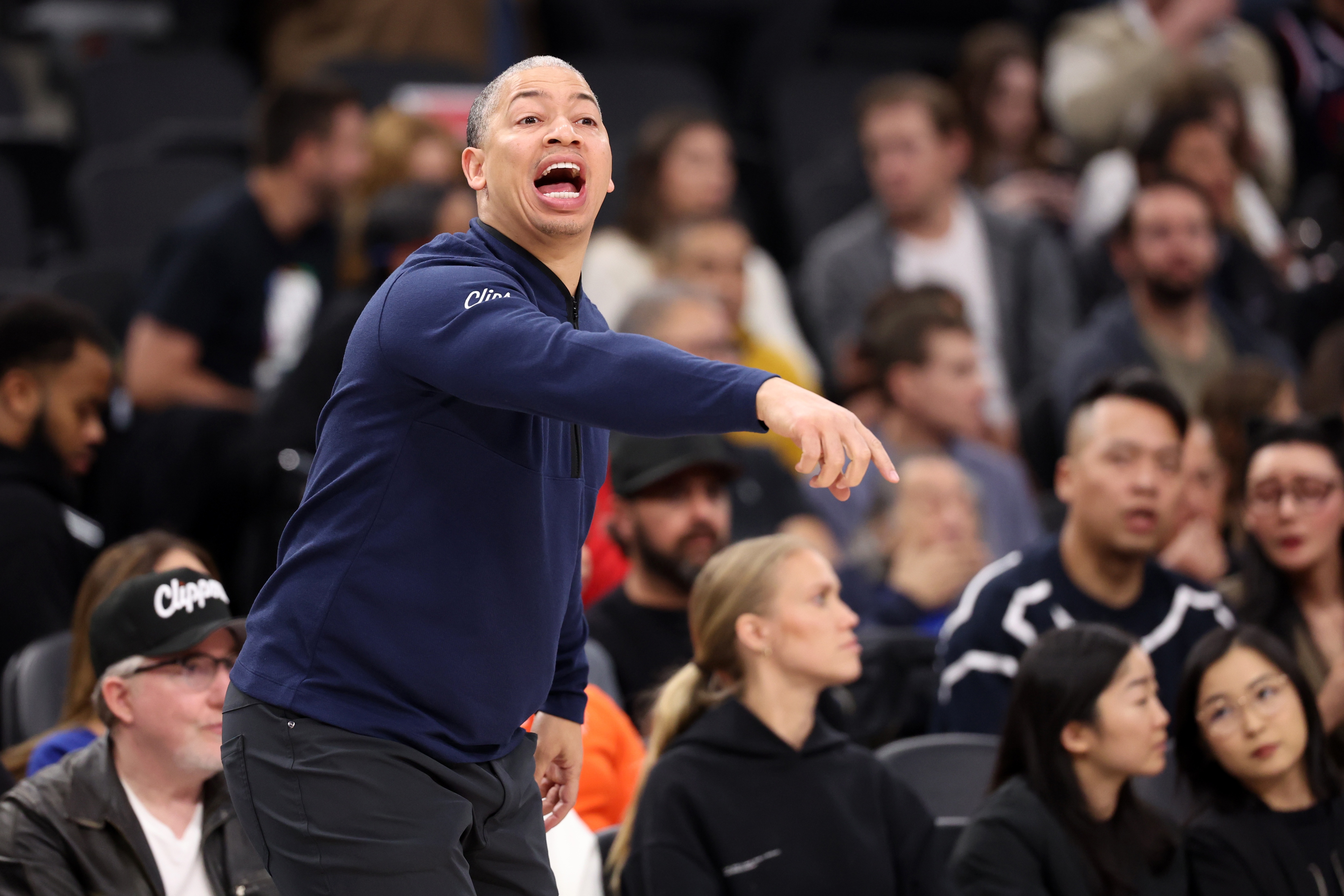 美記:泰倫-盧因背部疼痛再次缺席比賽 布萊恩-肖將繼續(xù)執(zhí)教