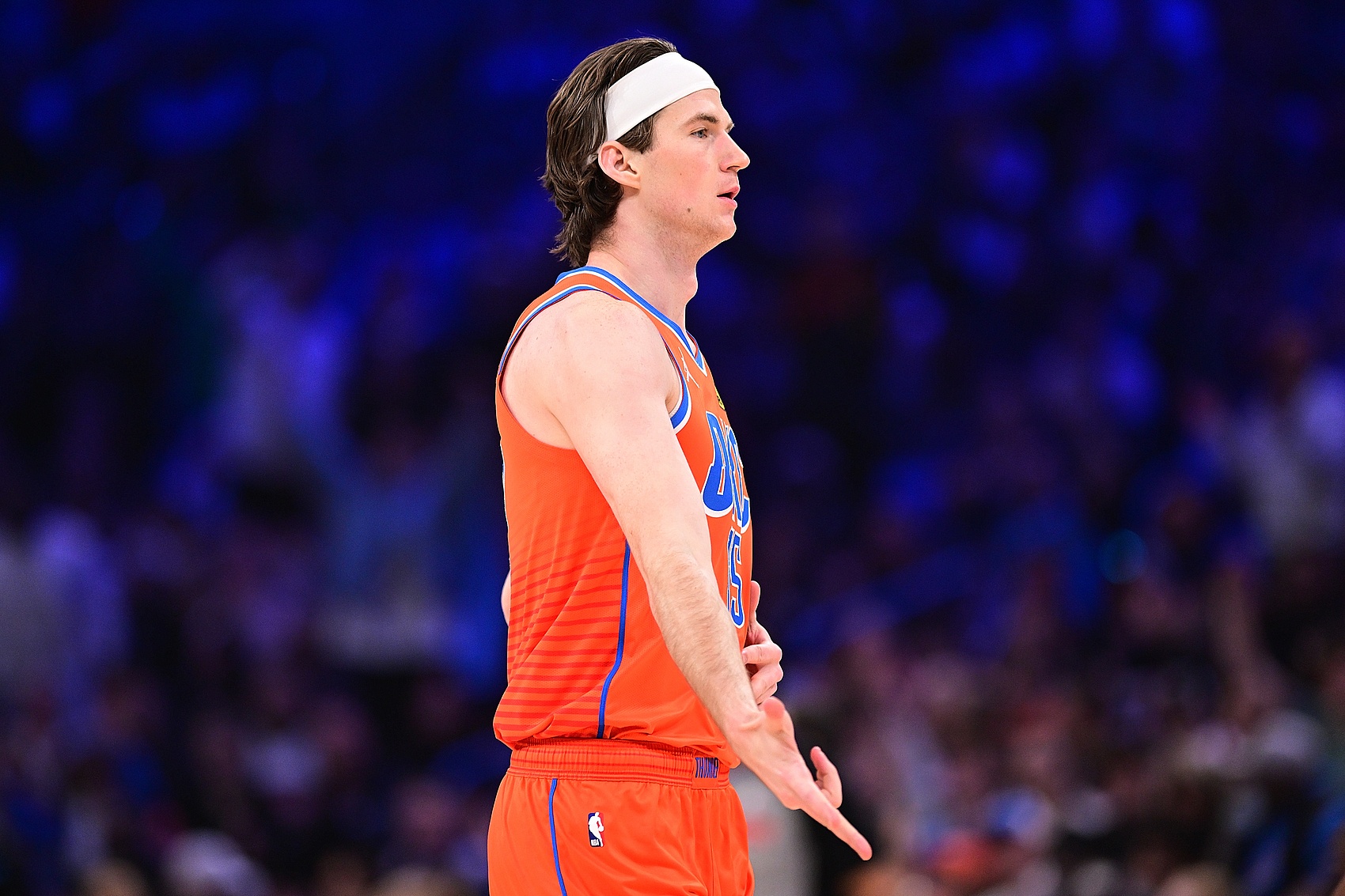 不錯!雷霆的雙向合同中鋒卡爾森首節5中4&三分3中2 攻下10分2板