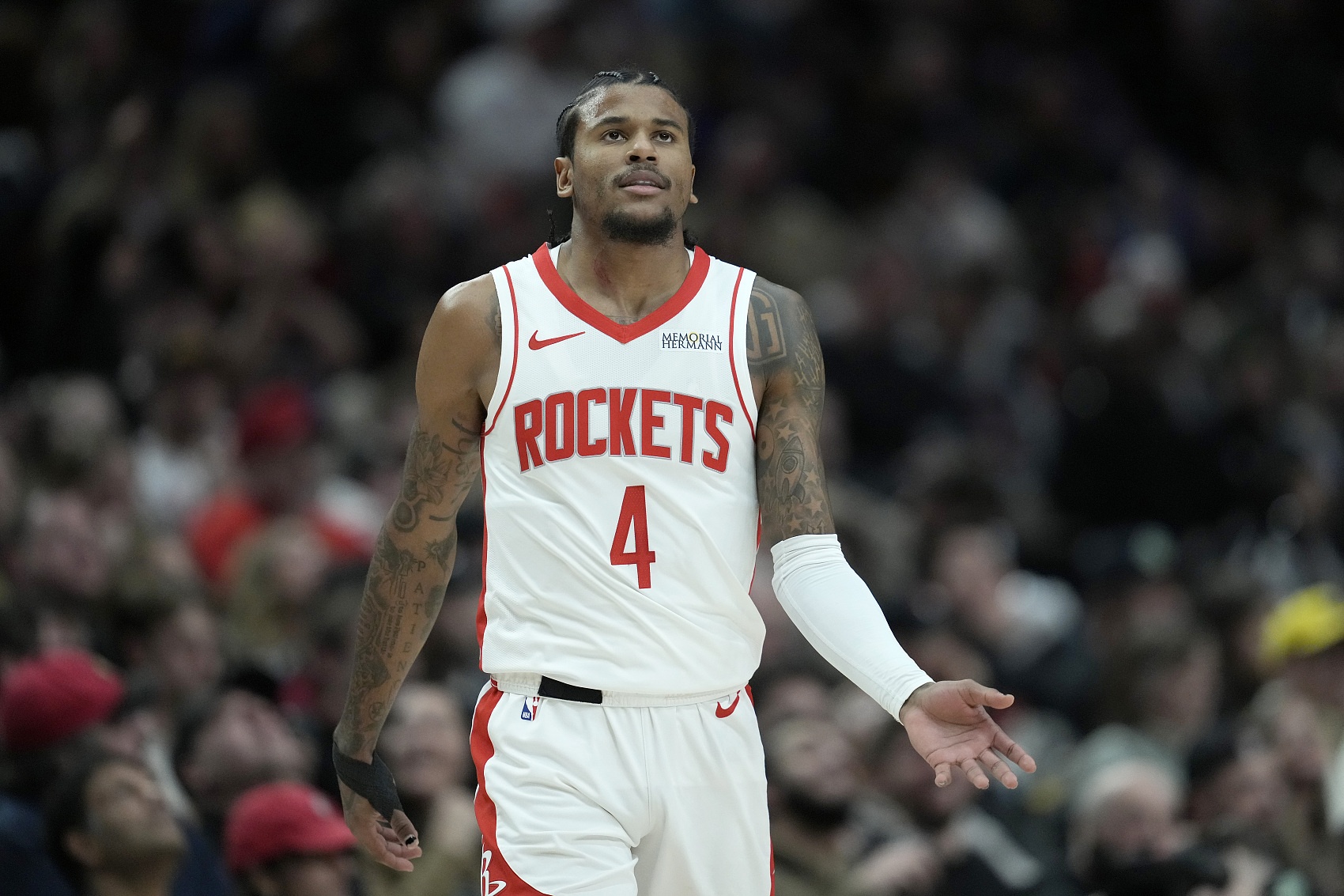 阿隆-霍勒迪:雙能衛角色轉變并不容易 我們相信杰倫-格林能做到