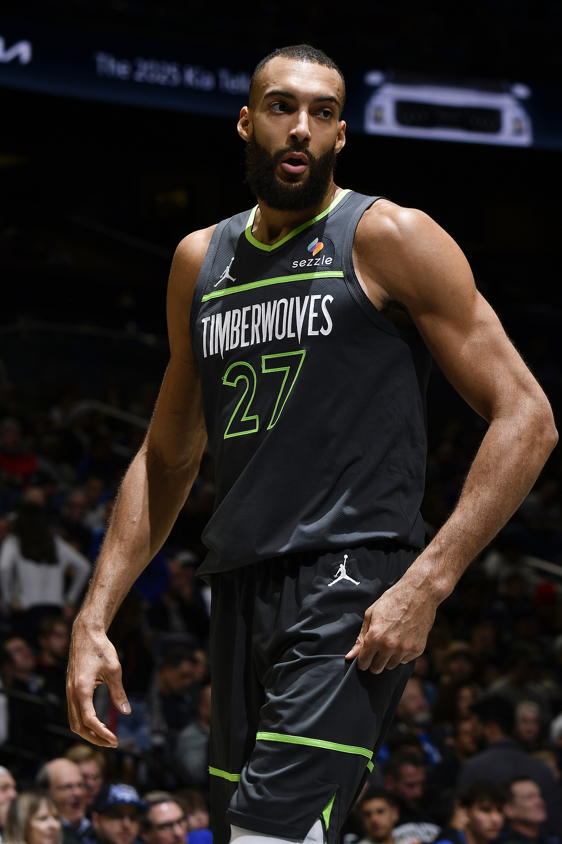 內(nèi)線支柱!戈貝爾8中7高效拿到16分 另有8板2助2斷 正負值+18