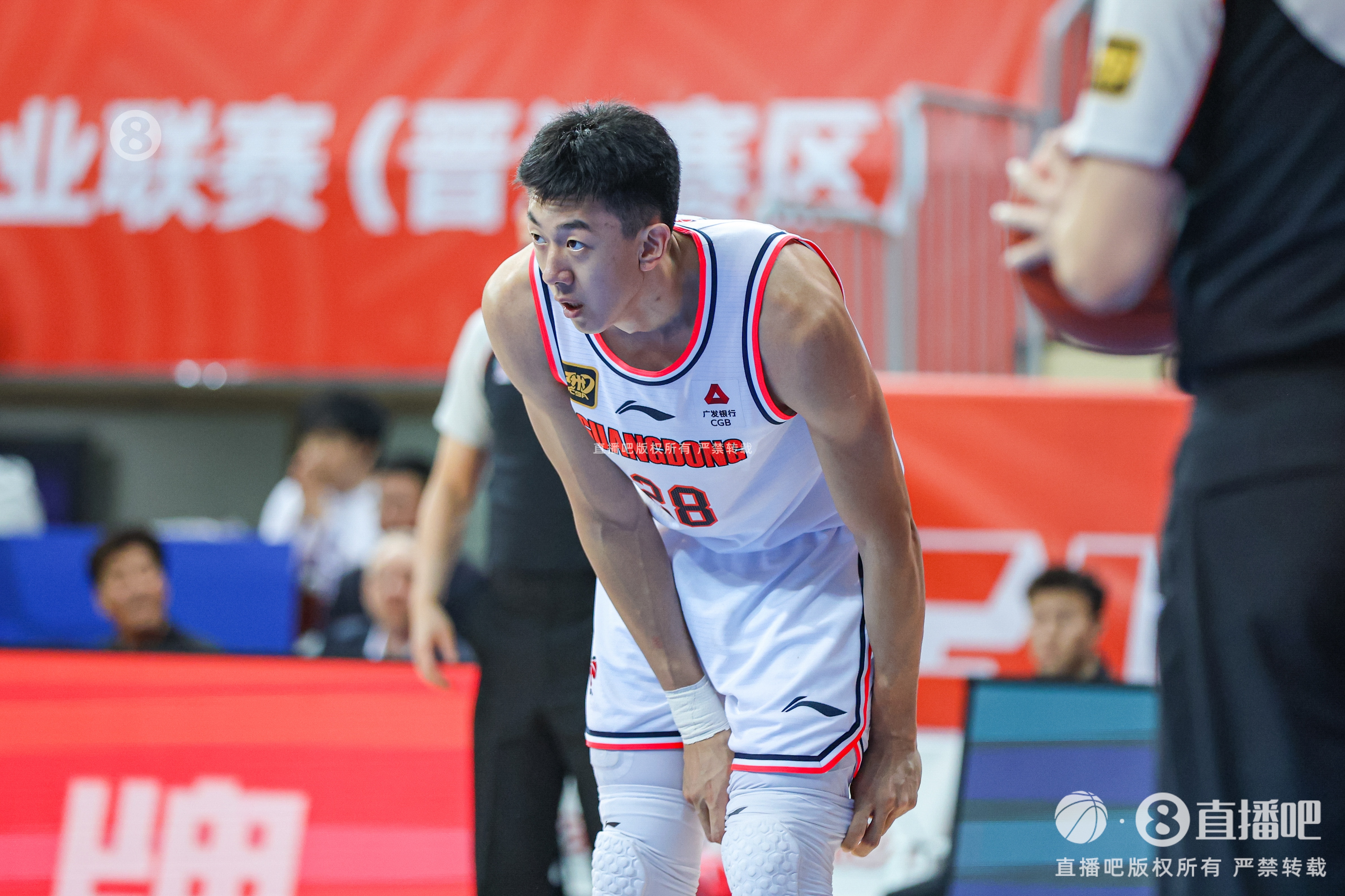 直播吧:廣東隊內(nèi)線王少杰崴腳+腿部傷病 需缺席部分比賽