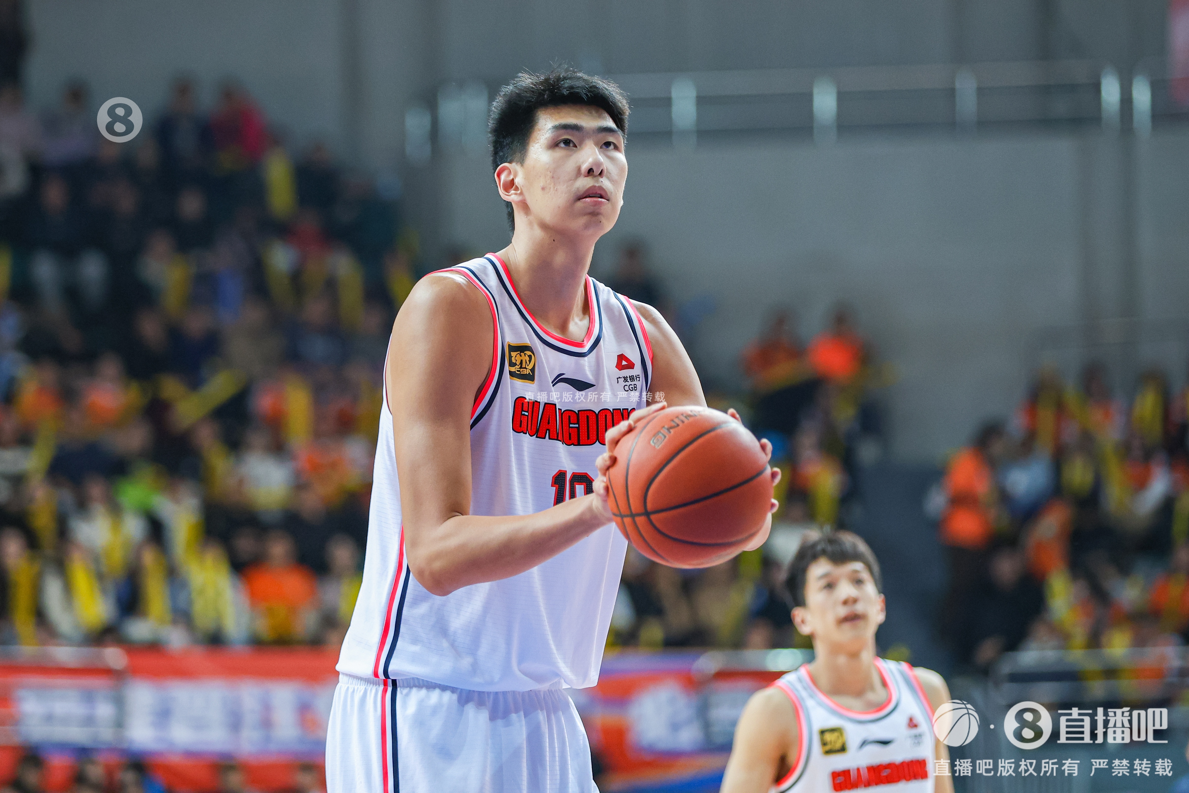 扣爽了!徐昕7中5得到15分8板 罰球7中5