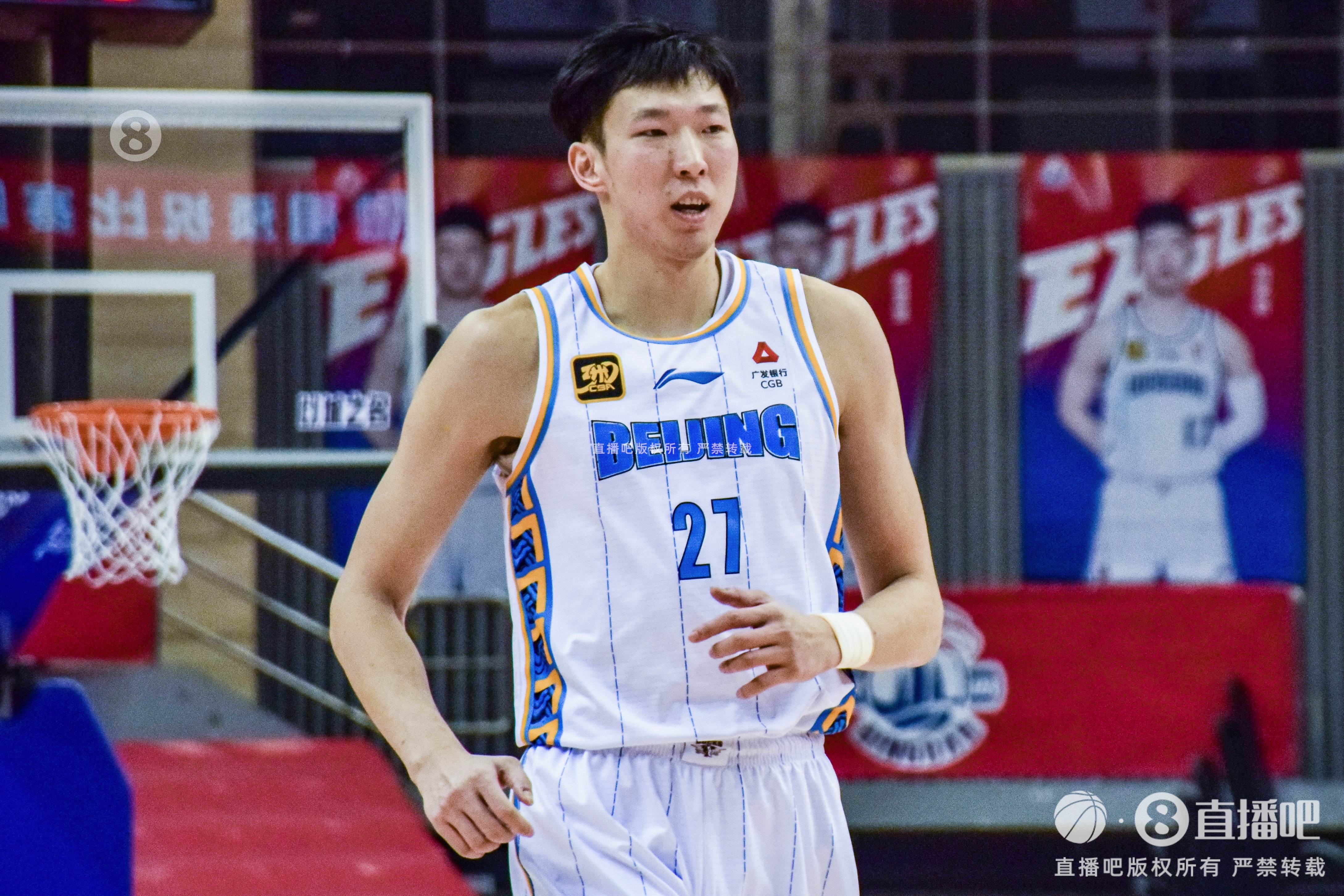 打得輕松!周琦10中6拿到16分7板1助1斷2帽 正負值+19