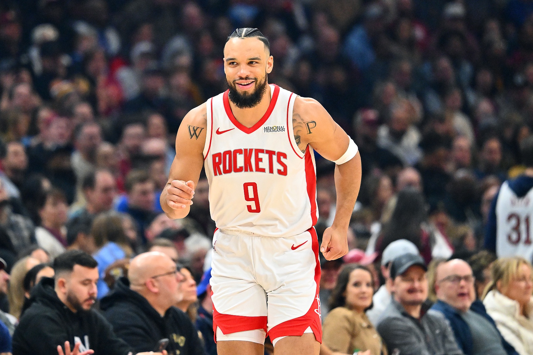 攻擊性十足!狄龍半場11中5拿到11分2籃板