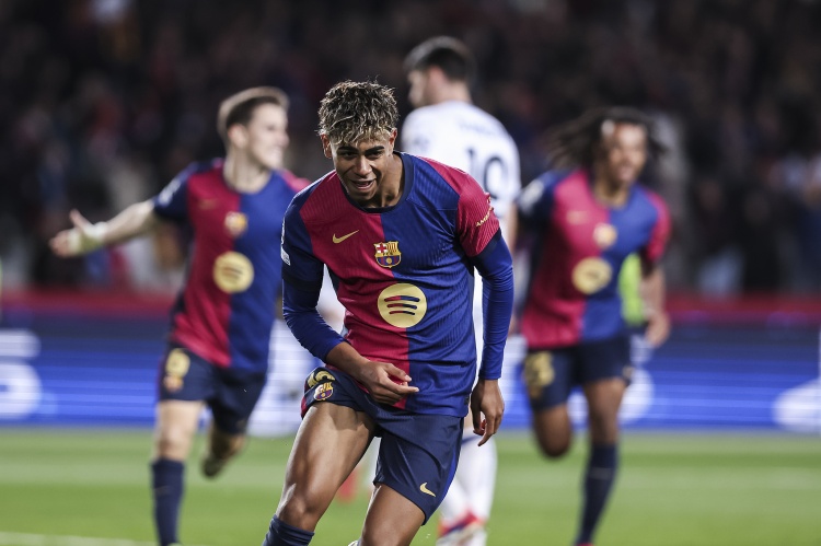 世體:巴薩更衣室對三冠王目標斗志高昂+信心滿滿