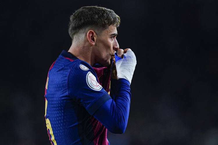 加維:今晚有幸戴上袖標(biāo),佩戴隊(duì)長袖標(biāo)對(duì)我而言是榮耀更是夢想