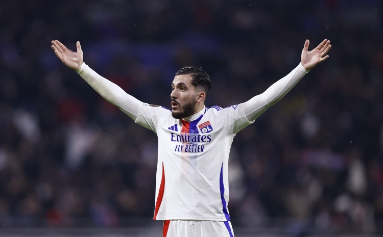 記者:拜仁今夏至少想引進1名新邊鋒,吉滕斯、尼科、切爾基在列