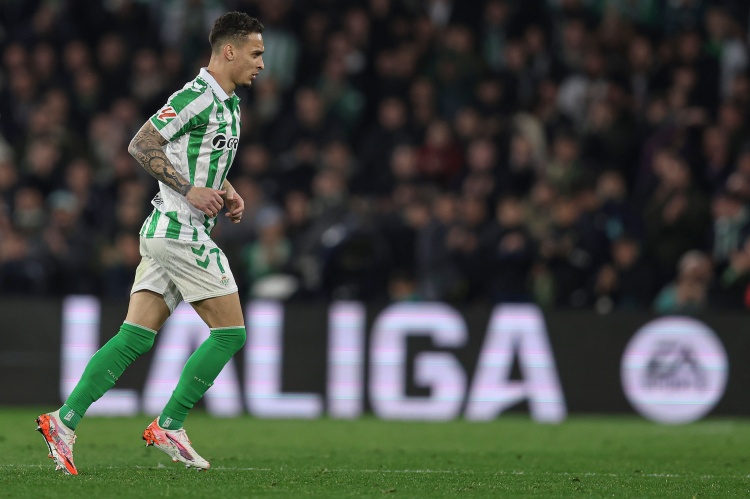 安東尼加盟貝蒂斯10場4球4助,本賽季效力曼聯14場僅打進1點球