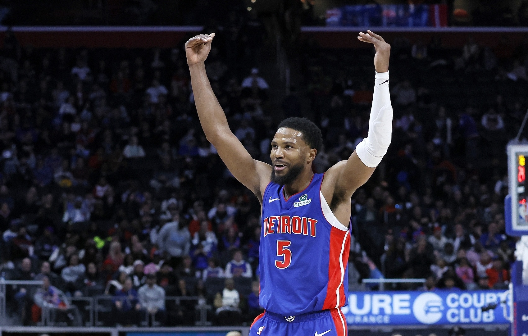 有準(zhǔn)頭!比斯利10投5中&三分6中4 攻下14分4板2助