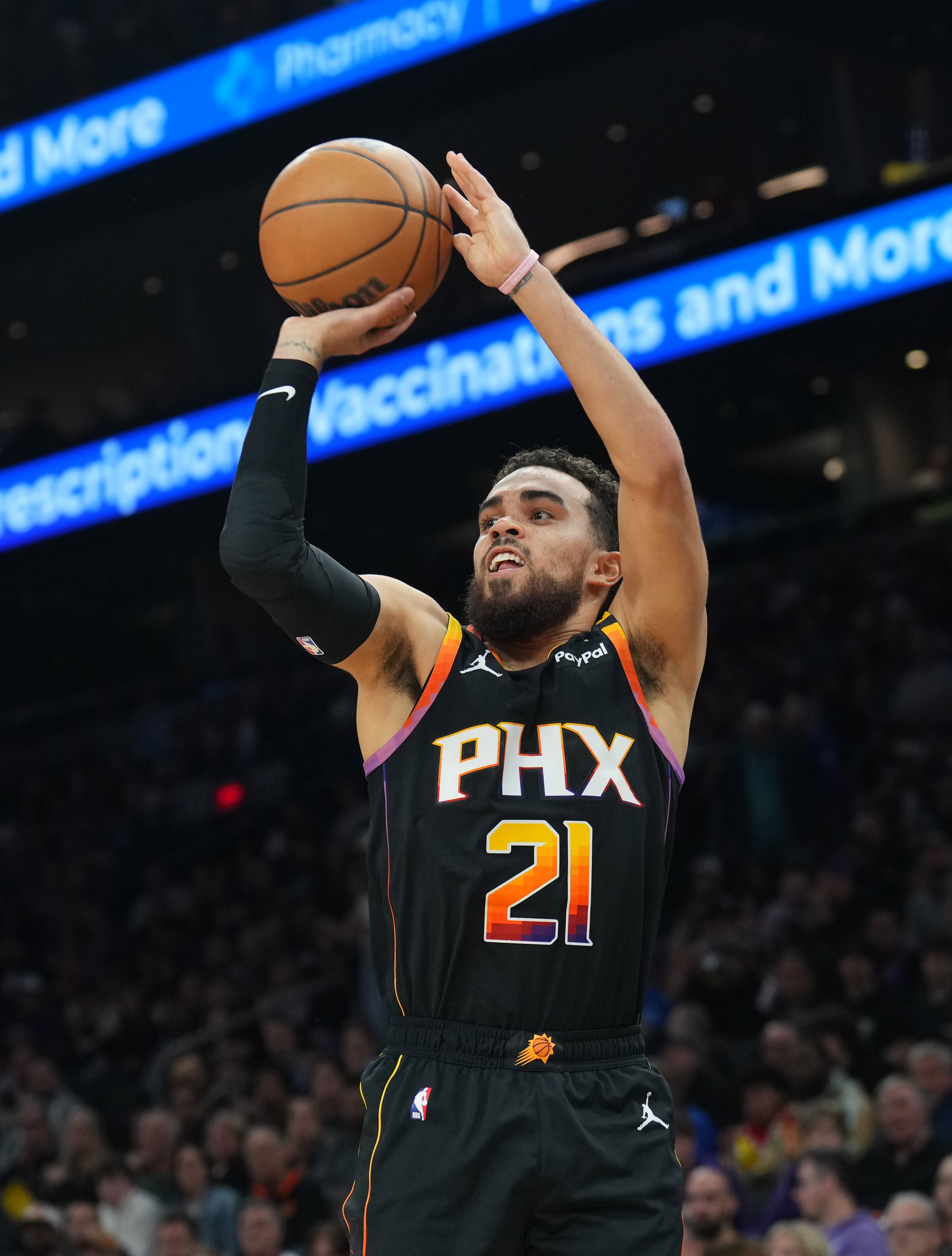 彈無虛發!泰厄斯-瓊斯替補出戰 三分6中6高效砍20分4助攻0失誤