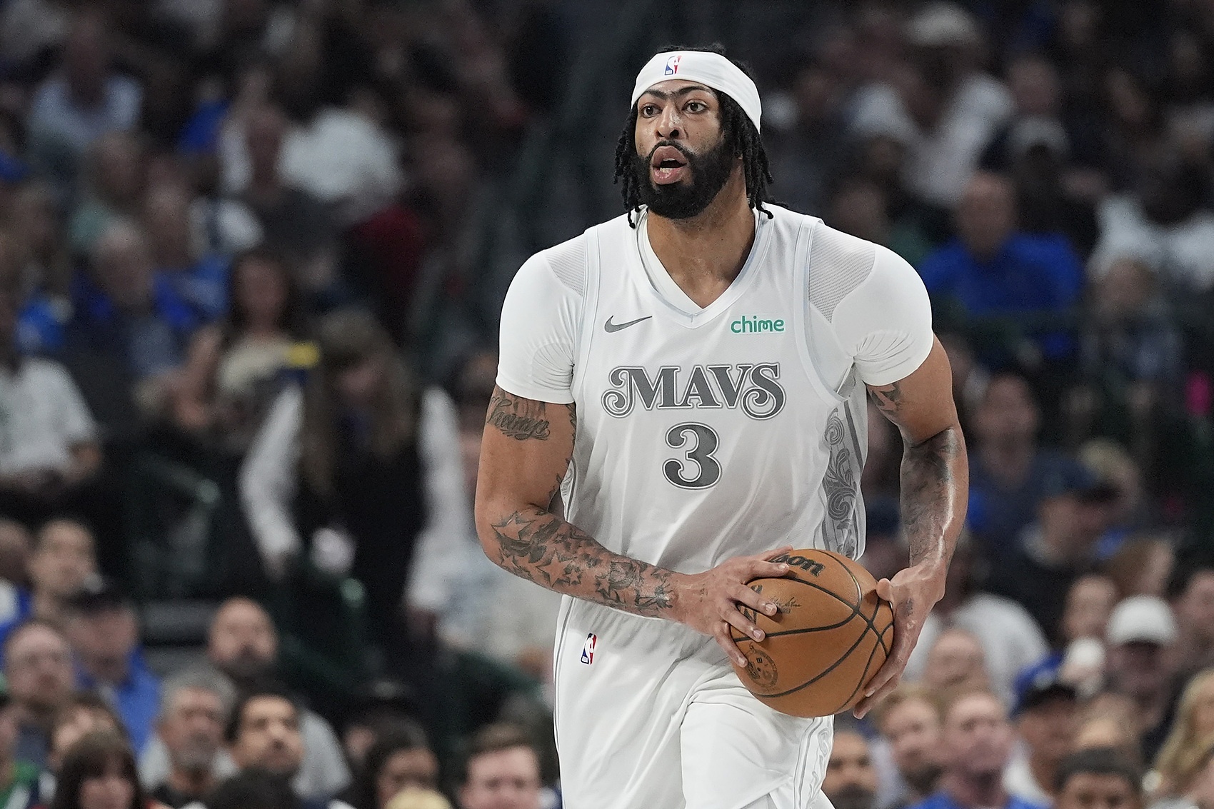 今天狀態(tài)一般!濃眉上半場8中2僅得7分4籃板 正負值-13全隊最低