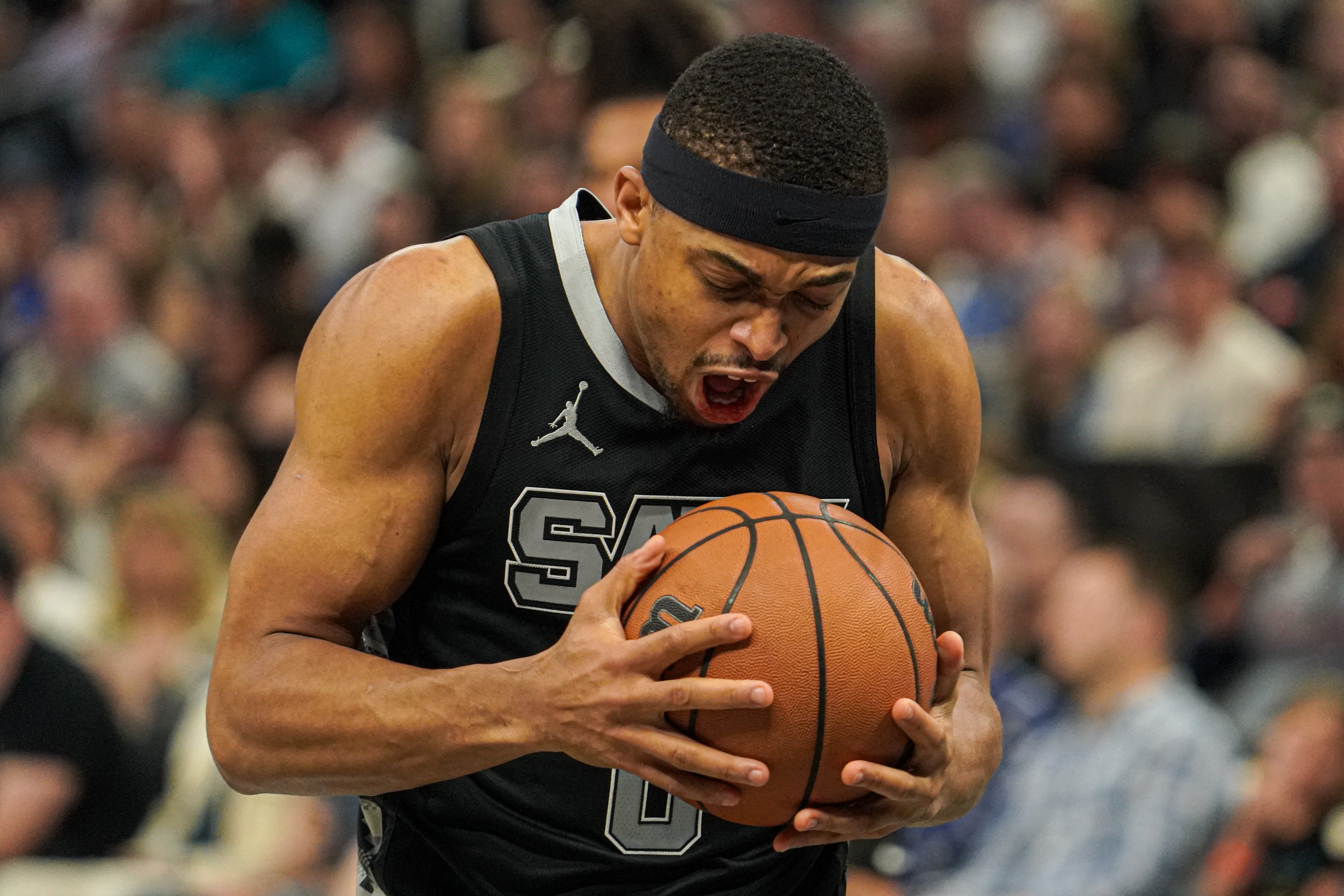 凱爾登:索漢命中壓哨的中線三分時假裝不激動 我當時可興奮壞了