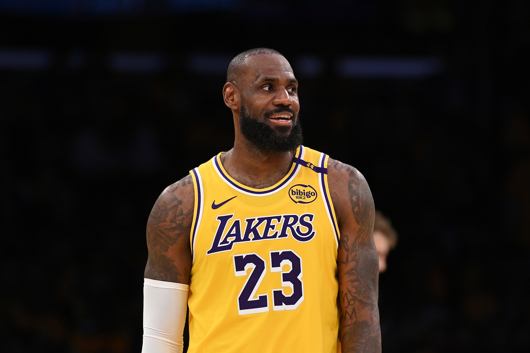 詹姆斯:我們在很長時間內都投籃不佳 但我們依靠防守來找回手感