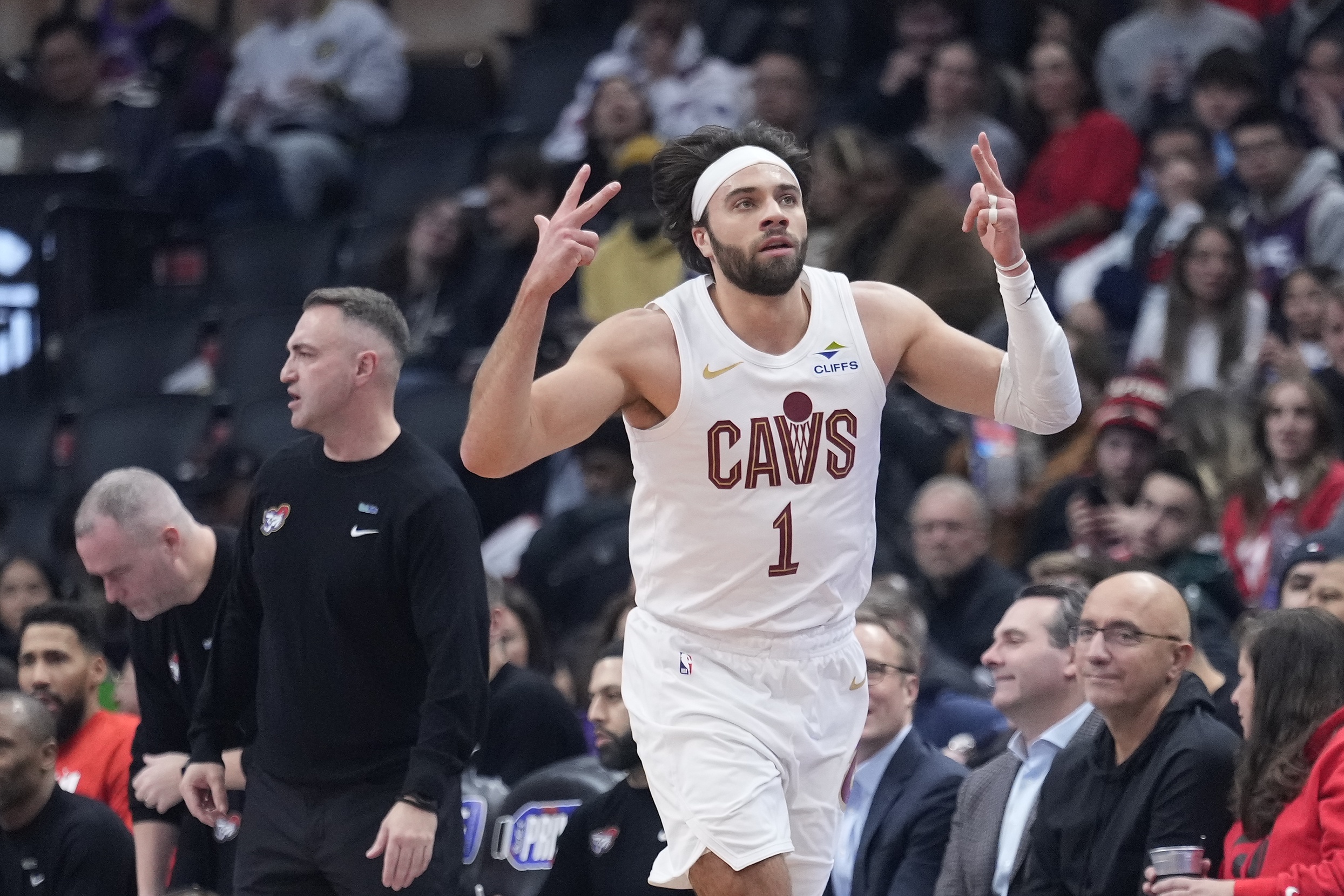 差距明顯!騎士外線火力全開三分47投19中 而雄鹿31投僅9中