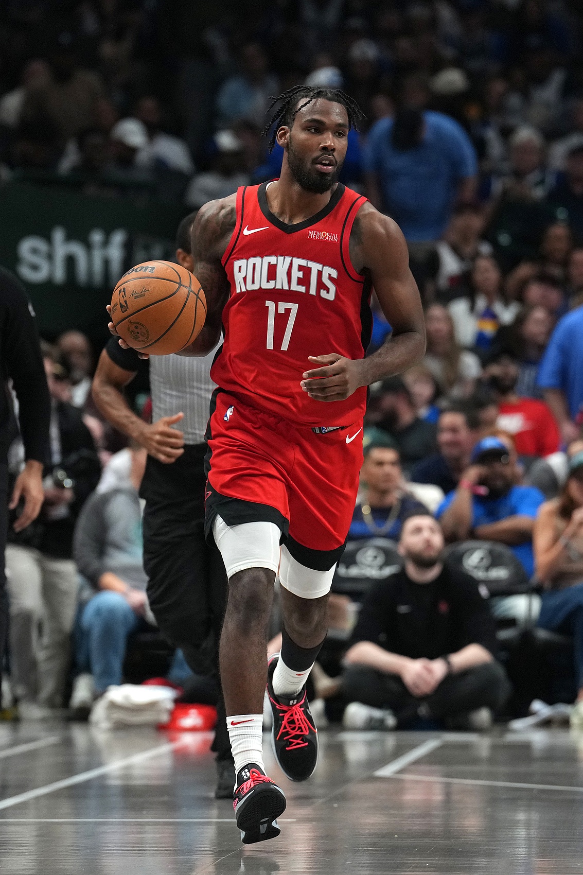 進攻高效防守拼!伊森半場三分6中4得14分3板 另有2搶斷1蓋帽