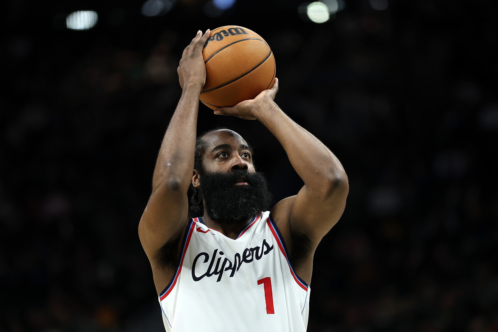 正負(fù)值+18!哈登11中5拿到半場(chǎng)最高19分6助 三分8中4