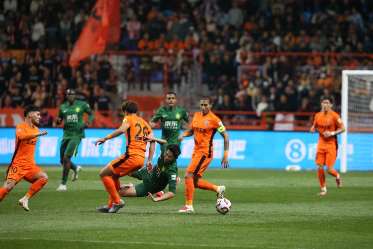 昨日云南玉昆在五華與梅州客家進(jìn)行教學(xué)賽,最終兩隊(duì)1-1戰(zhàn)平