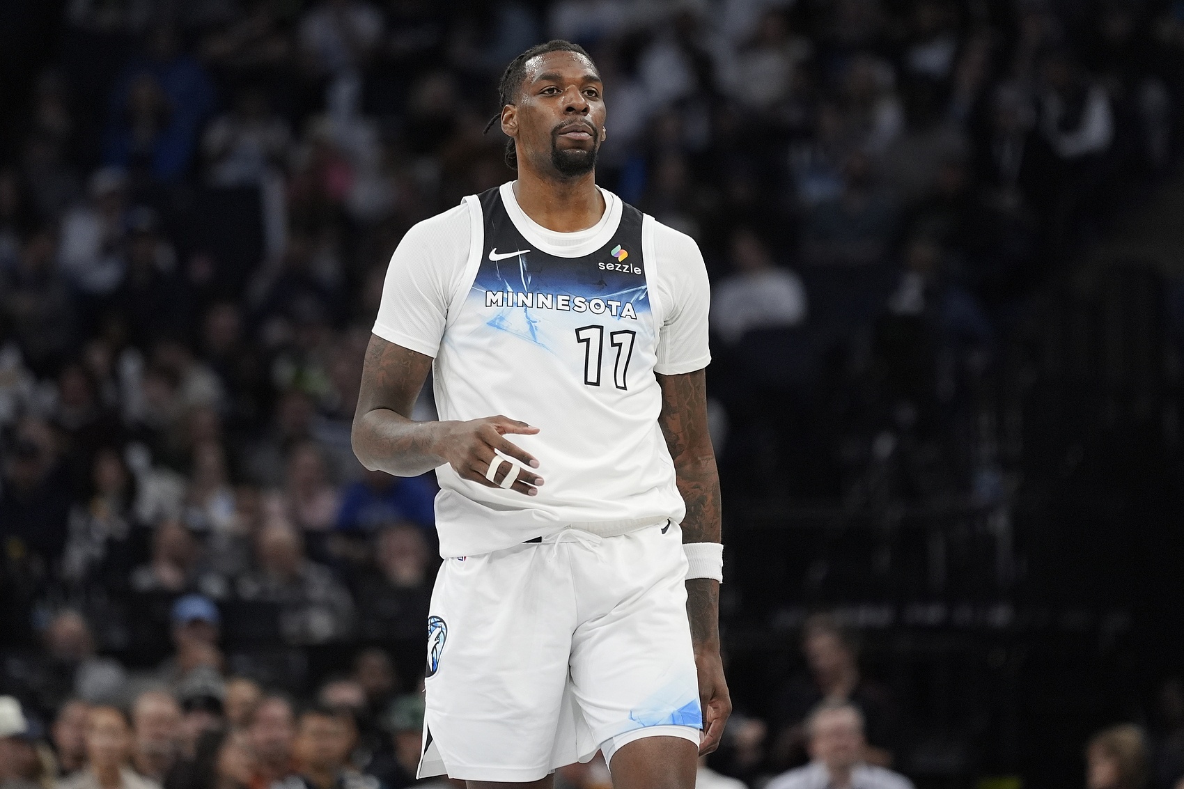 都不錯!里德13投6中得到15分5板6助 迪文10投4中得到13分3助