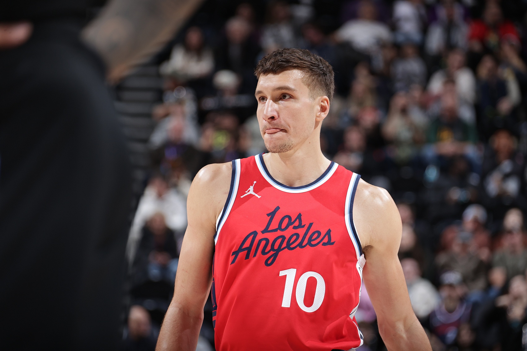 今天算是有發揮!博格丹半場中投很準 7中4拿到10分1助1帽