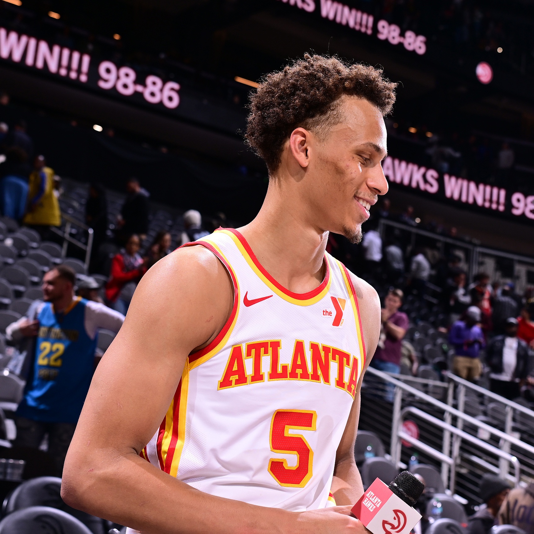 帶隊取勝!丹尼爾斯14中10高效拿下25分6板7助2斷