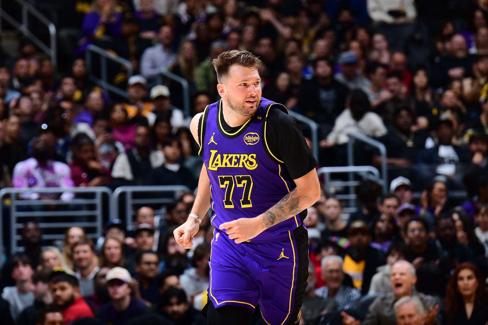 還需調(diào)整!東契奇持球多次被斷 首節(jié)4投1中得到4分出現(xiàn)2失誤