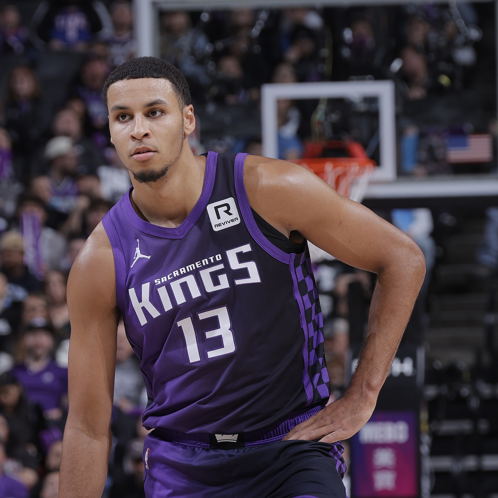 攻防都很穩(wěn)定!基根-穆雷14中6得16分10板2斷