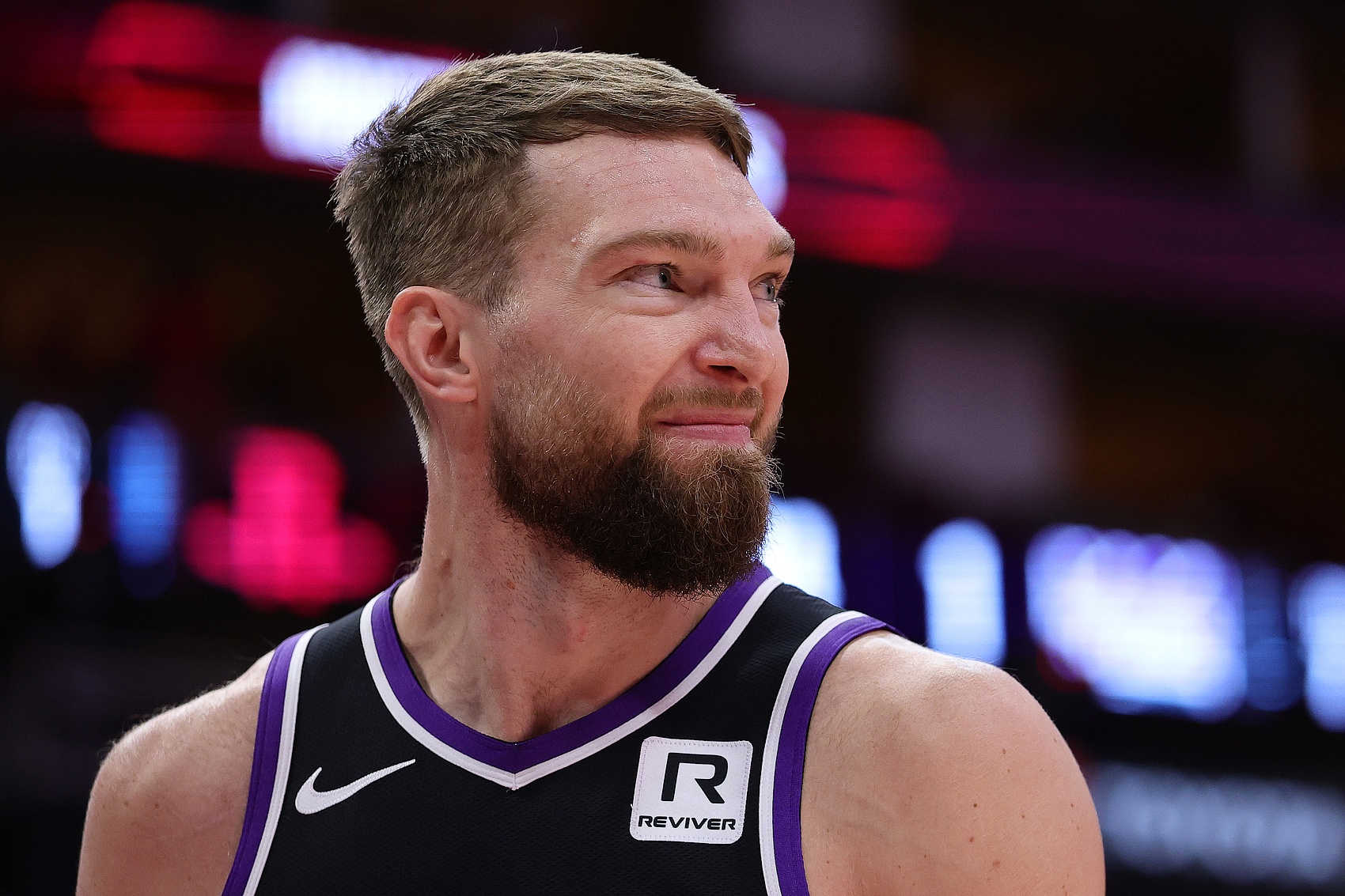 今日迎戰綠軍小薩升級為可以出戰 上一次交手狂攬23分28板！