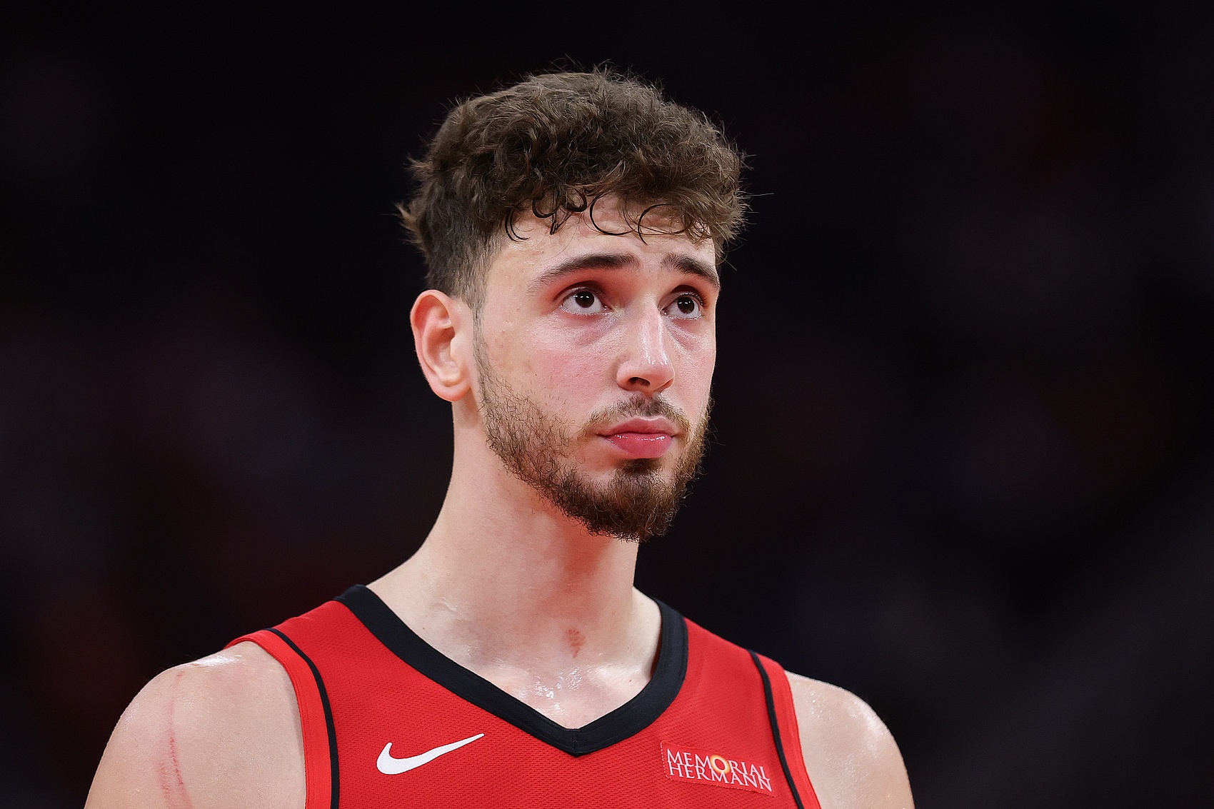 游刃有余！申京11中6拿到16分9板3助1斷1帽 正負值+30