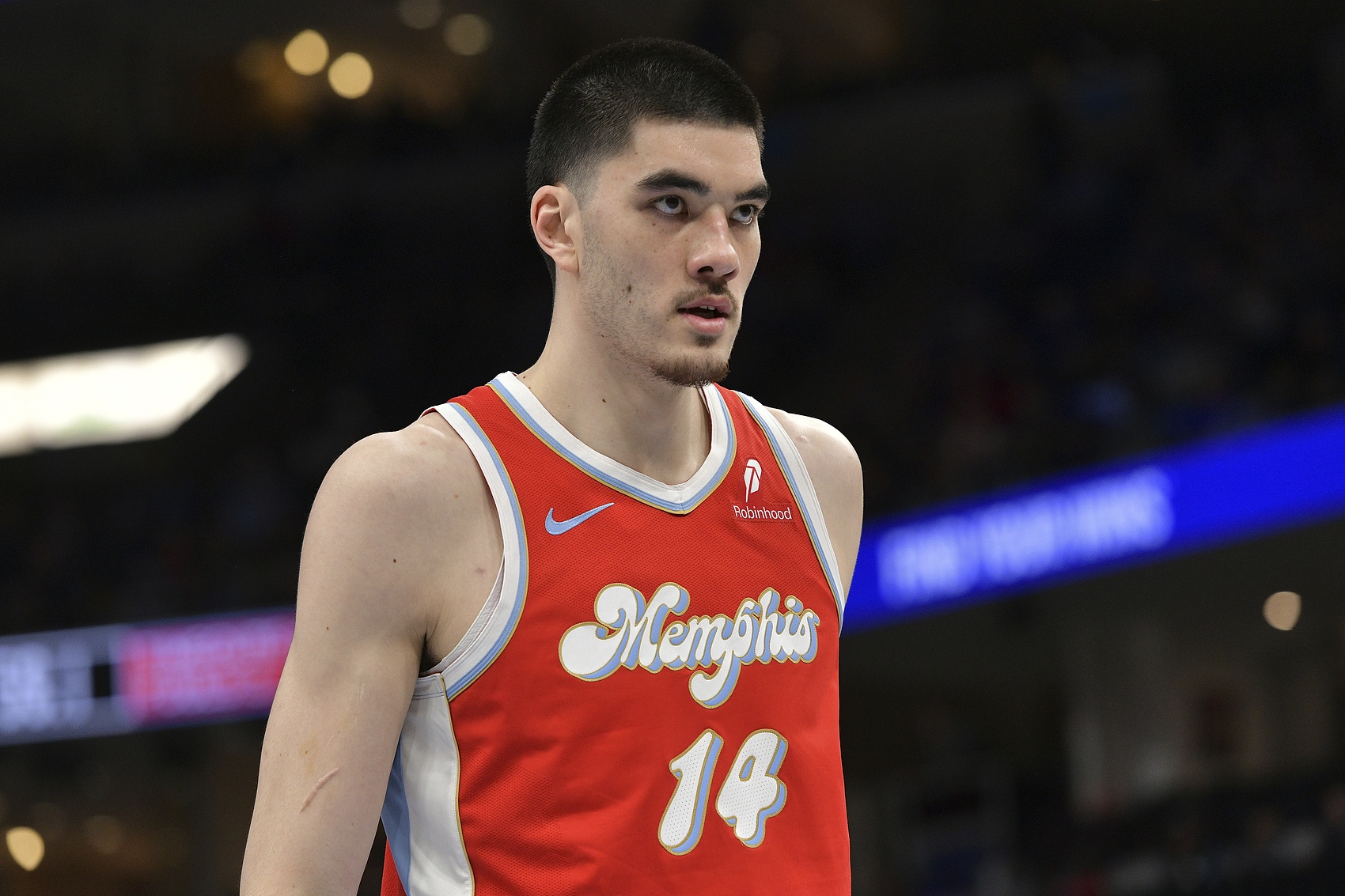 可圈可點(diǎn)！埃迪8中5拿到15分7板2斷 三分2中2