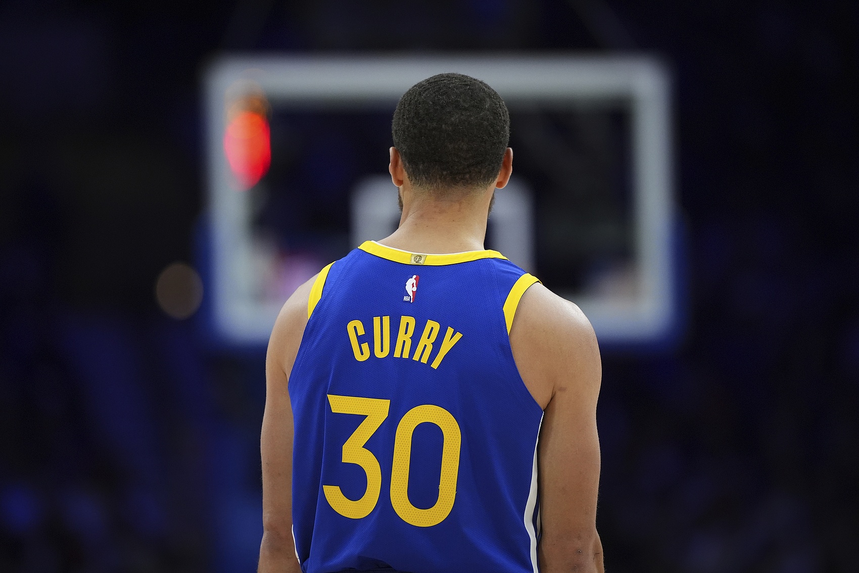 帶隊追趕!庫里次節最后時刻2射1傳 半場11中6拿到最高16分