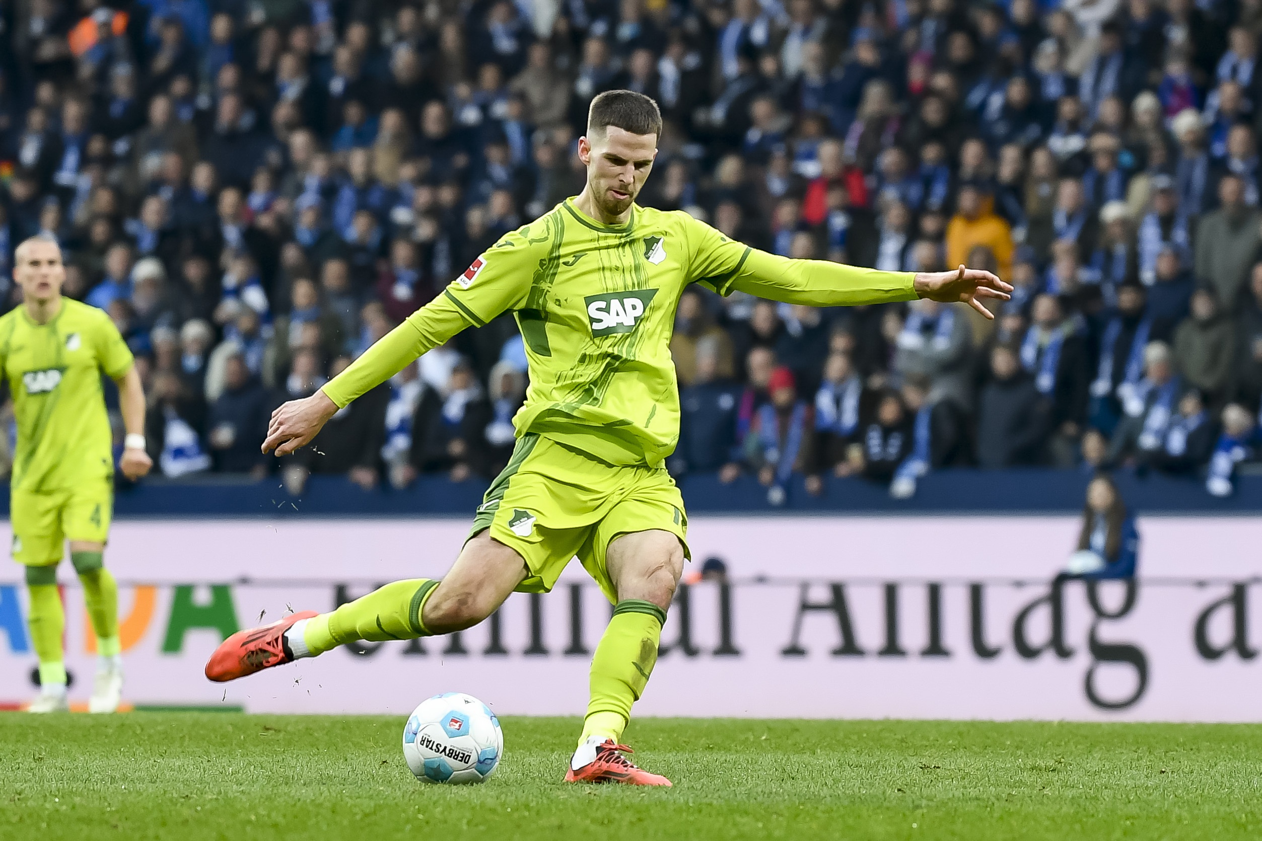 記者:霍芬海姆今夏想留住安東-斯塔赫,若轉會要價至少1500萬歐