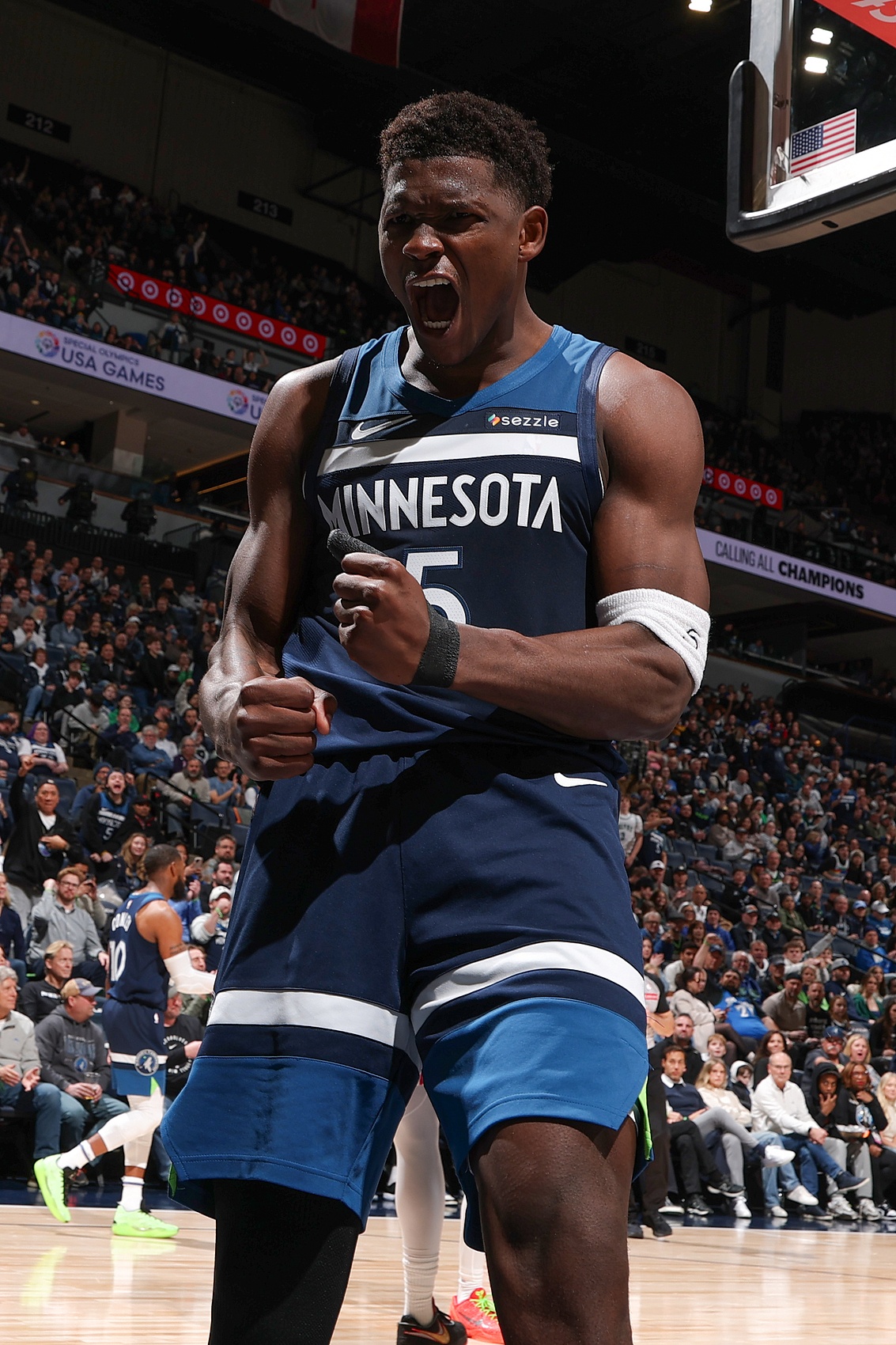 這年輕人!愛德華茲三節27中16爆砍41分 可惜末節比賽花了