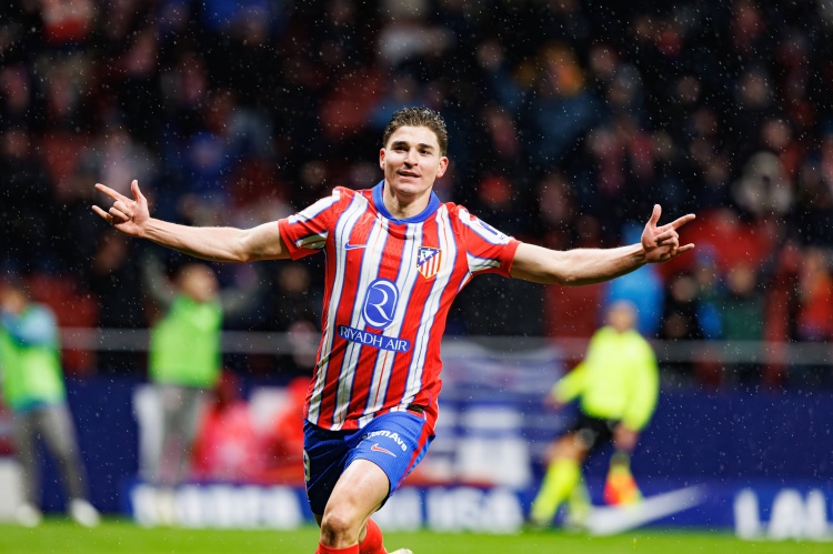 大場面先生，阿爾瓦雷斯近4粒進球分別對陣巴薩、皇馬以及畢巴