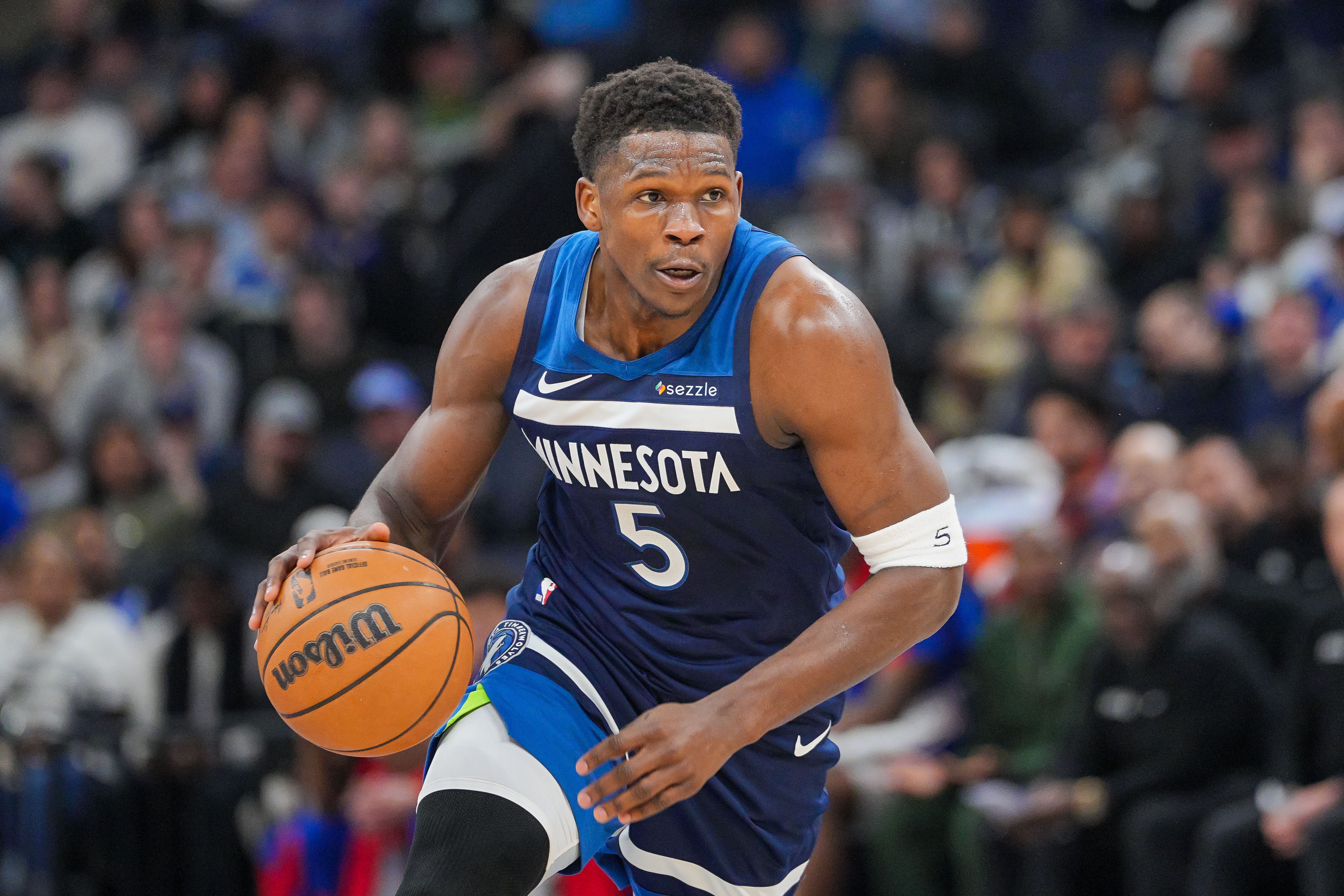 三分不開啊!愛德華茲首節(jié)9中3得6分1助1斷 三分4中0