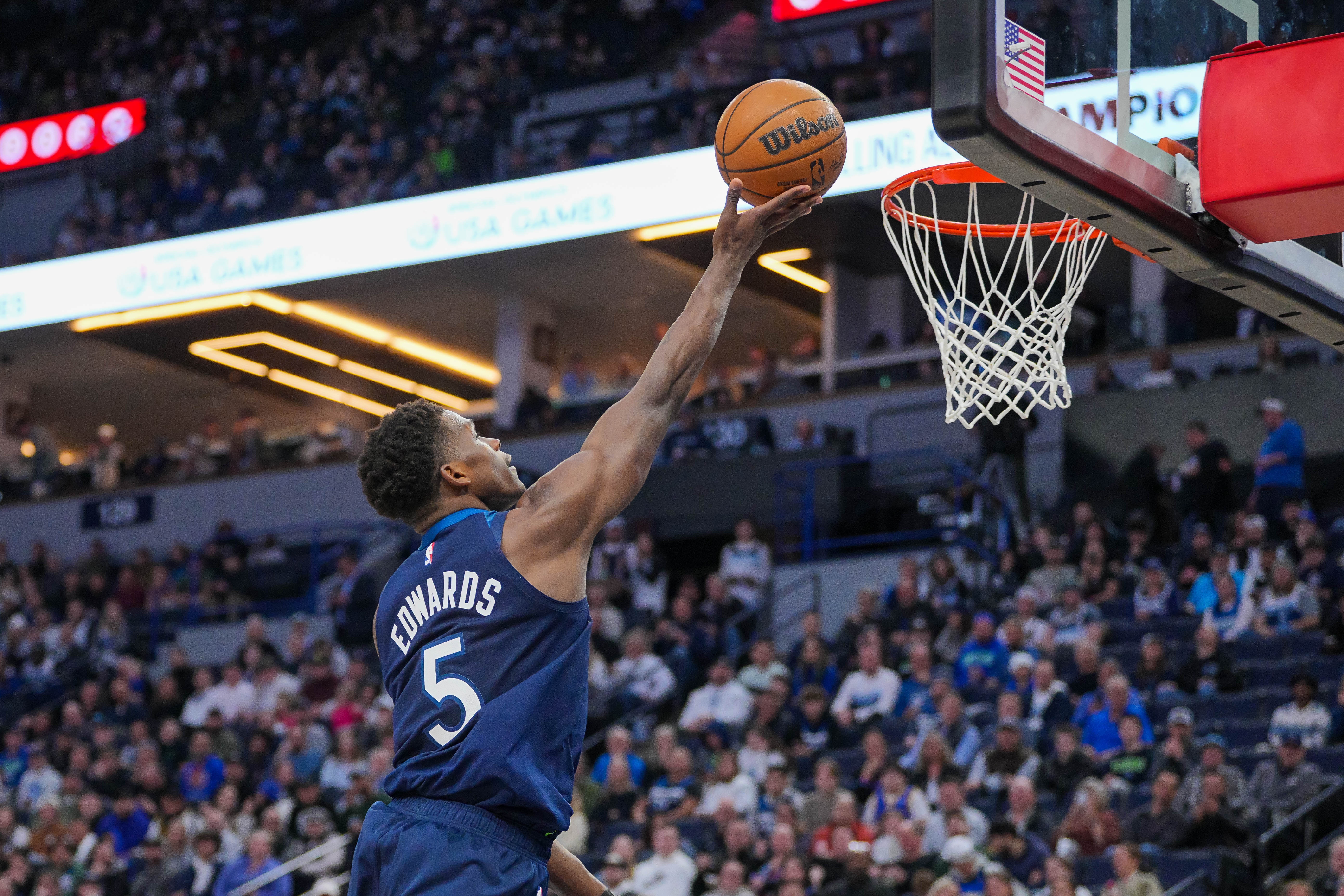 球球強(qiáng)勢(shì)回應(yīng)!愛德華茲22投10中砍下29分4板6助