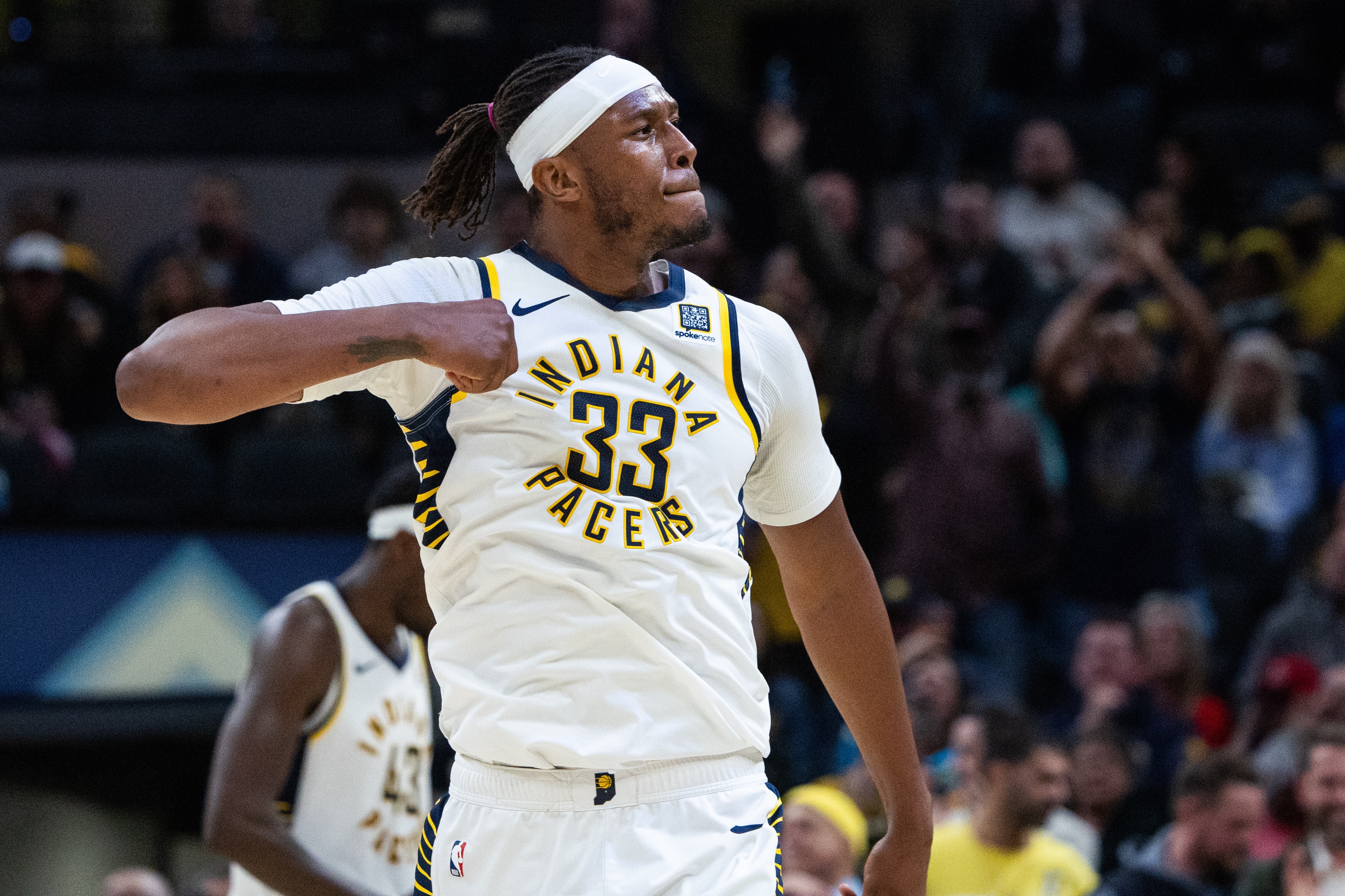 苦苦支撐!特納半場10中5拿到15分3板2助 全隊(duì)唯一上雙