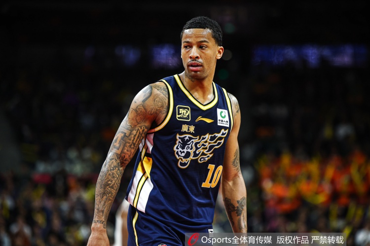 5分4助!媒體人:伯克進(jìn)攻欲望待提升 廣東急需其助徐杰分擔(dān)壓力