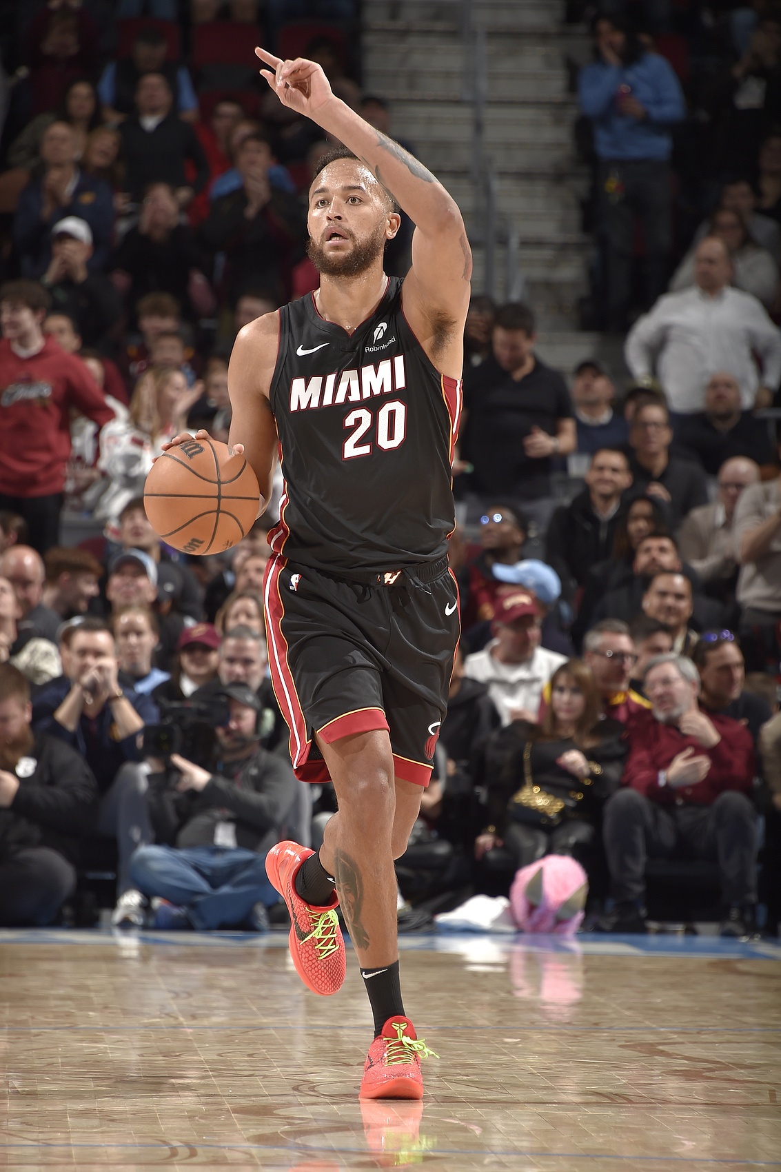 能打球還能打好!李凱爾手撕舊主3中3拿7分3板3助2斷 正負(fù)值+24