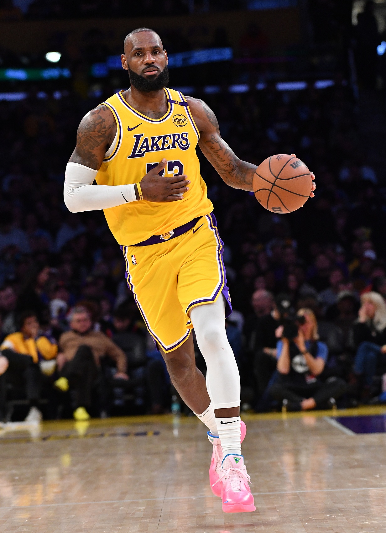 詹姆斯:我們必須努力打球給出對抗 這樣每晚都有最大機會贏球