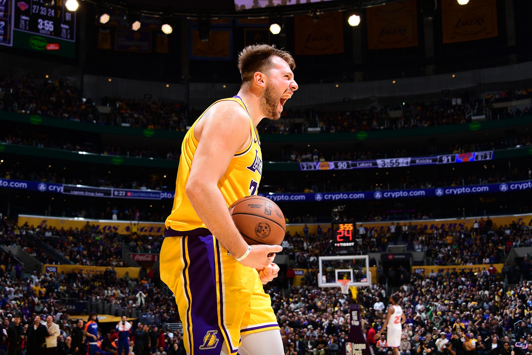 東契奇：從第四節開始我們加強了對抗強度連續防成 這場勝利很難